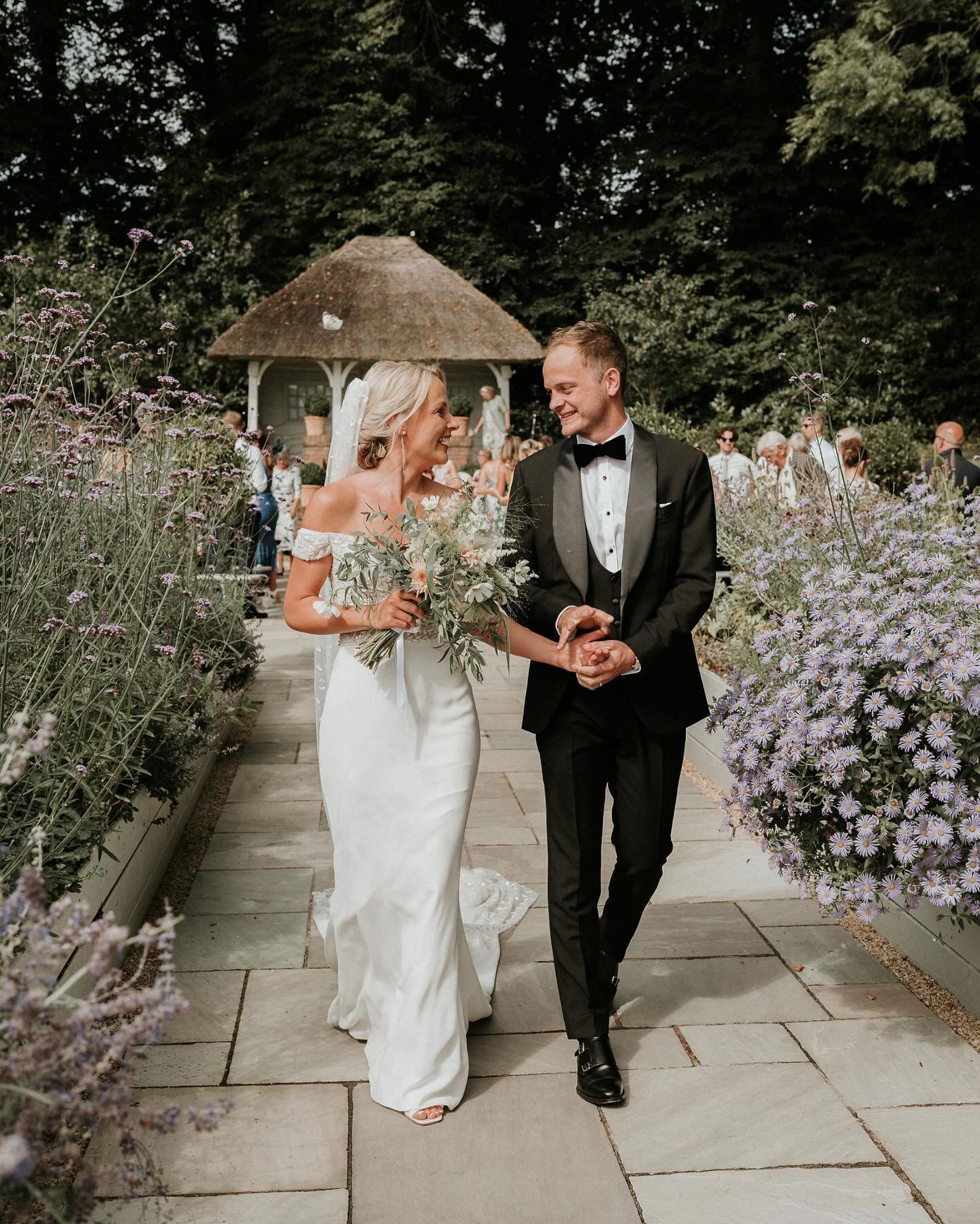 Romantic, stylish and timeless. Soulful wedding photography captured with best friend energy. 

I&rsquo;m there for the heart skipping moments, tender touches and jam packed dance floors. Whether it&rsquo;s an epic country house party or an intimate 