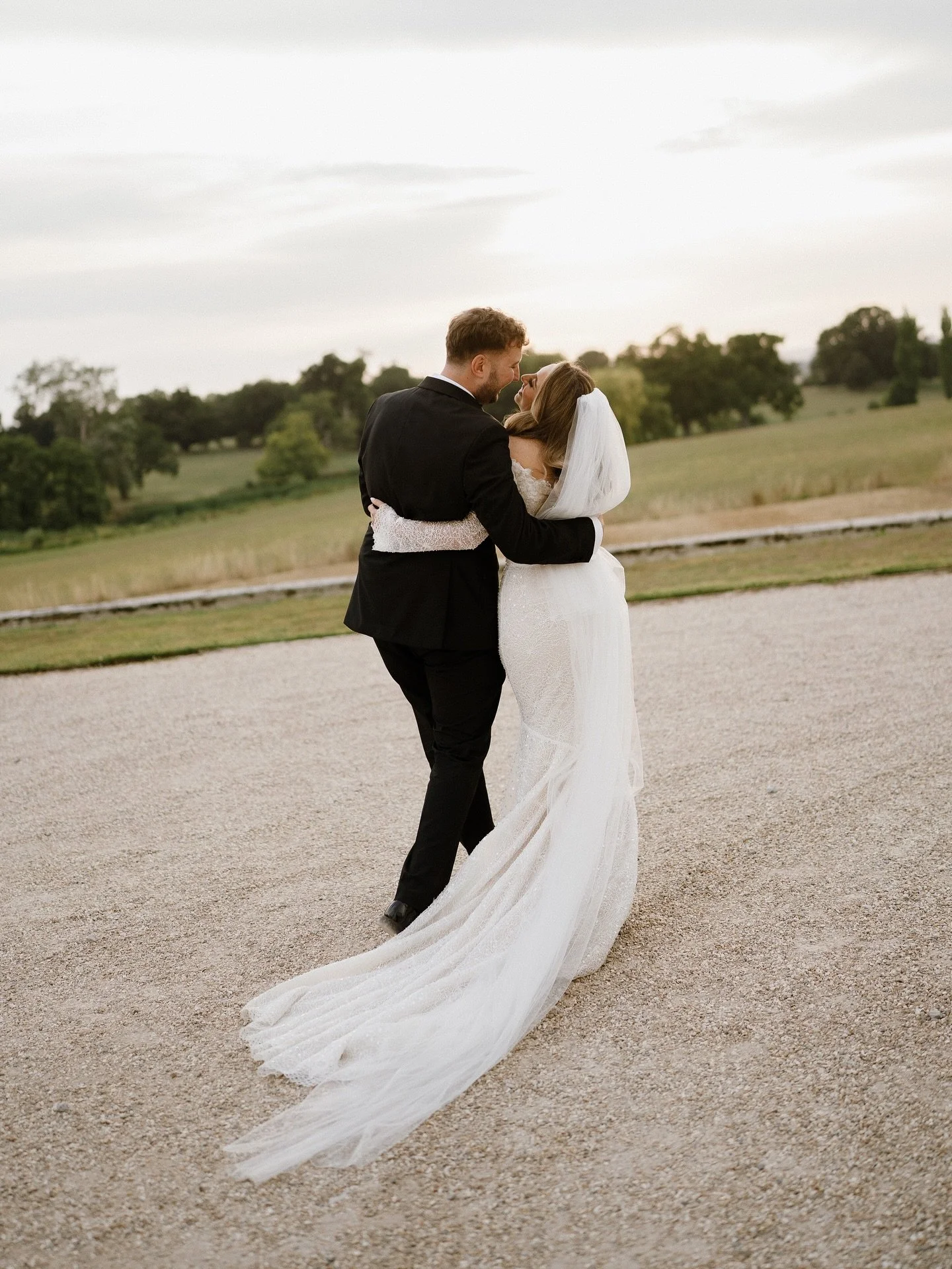 I only half joke when I say I am most at home in a country house with champagne and a black tie dress code. But of course that&rsquo;s also (maybe) more than half true too. And E&amp;M&rsquo;s wedding at the beautiful Rockbeare Manor was giving elega