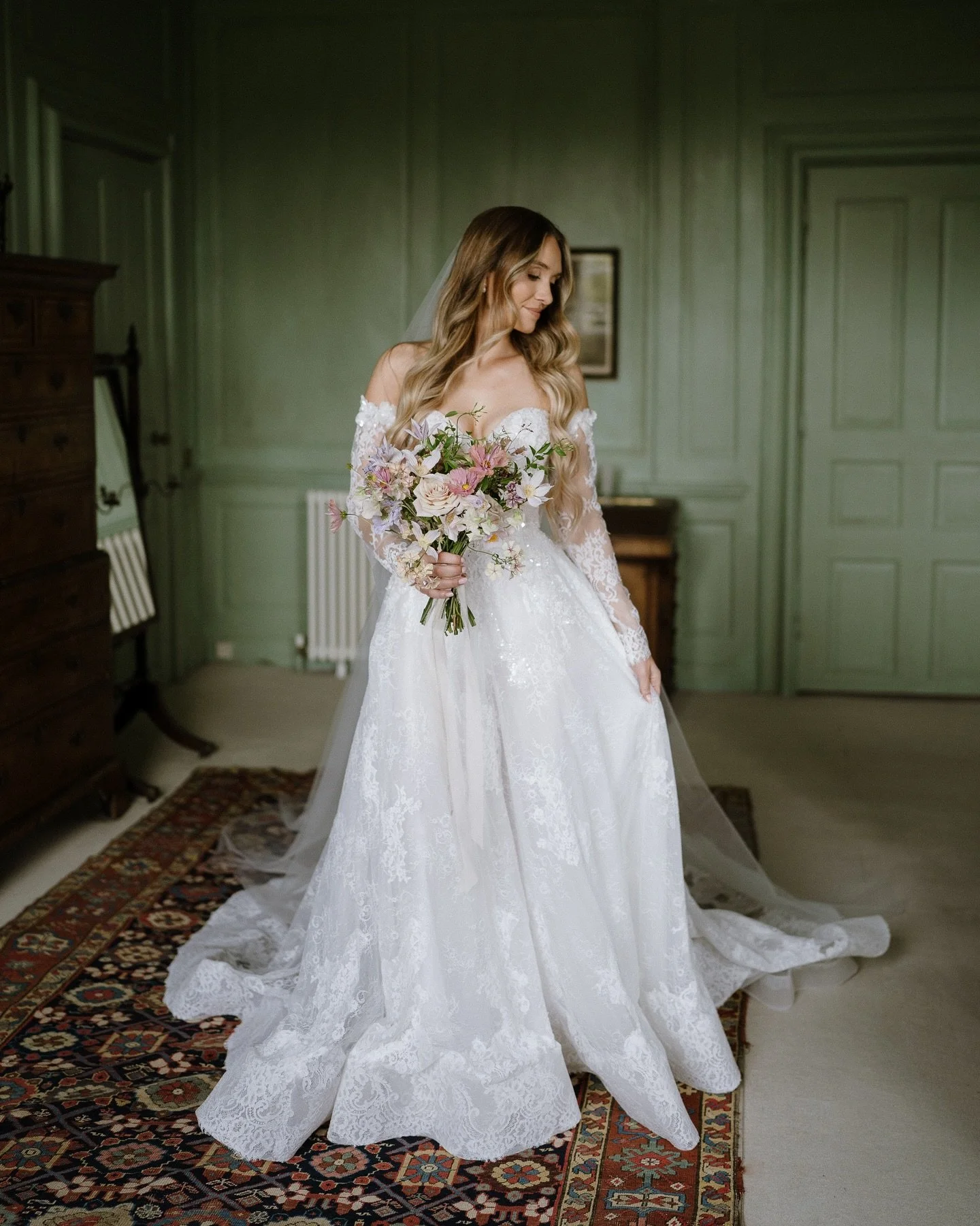 Oh Laura. You were truly an absolute vision. You and Alex created the most amazing day. The perfect blend of whimsical elegance and pure party vibes. But a moment for these Bridal portraits and beautiful details is definitely required. 
.
Bride and W