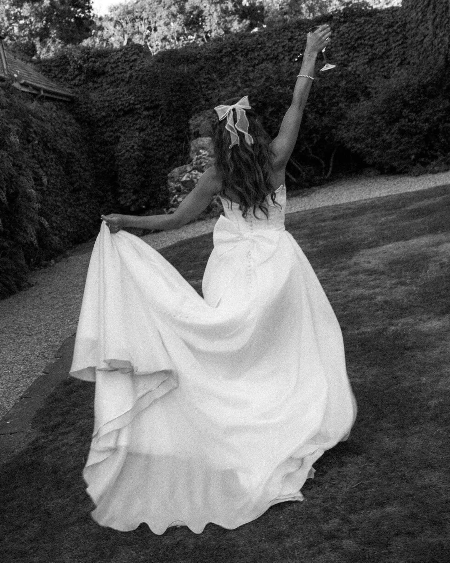 Bridal portraits of Ellie, but made better in monochrome. Beautiful little moments. Posed and prompted. And knowing the difference between. 🤍
.
Captured on her wedding day this summer at @thegreatbarndevon. 
.
Few dates remain for 2026. Digital and 