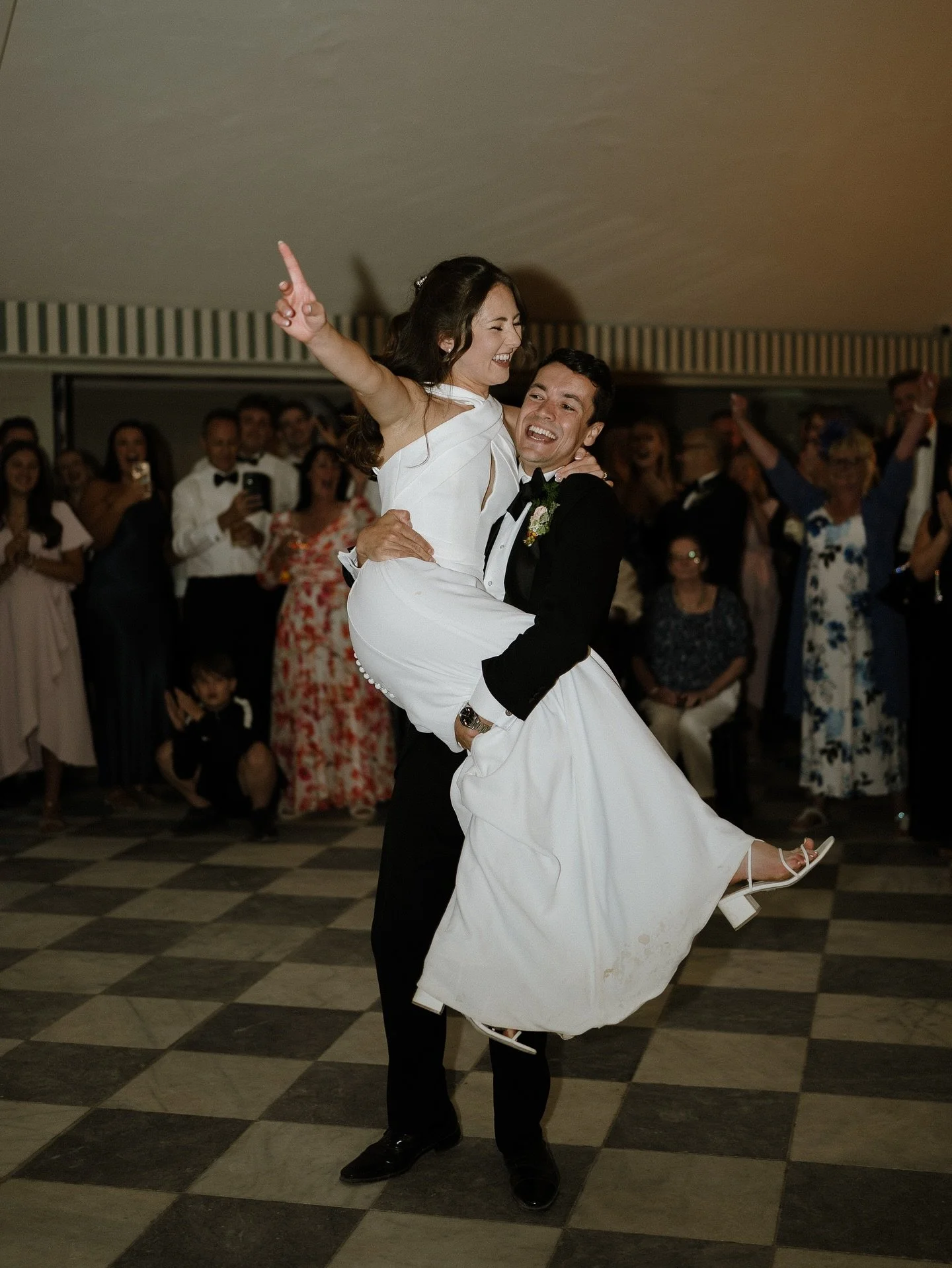 How iconic is the chequered dance floor at @kinhousewiltshire. And O&amp;G made the most of every minute. ISO down. Flash power up. ✨
.
#kinhouse #kinhousewedding #cotswoldwedding #cotswoldweddingphotographer #editorialphotography #editorialweddingph