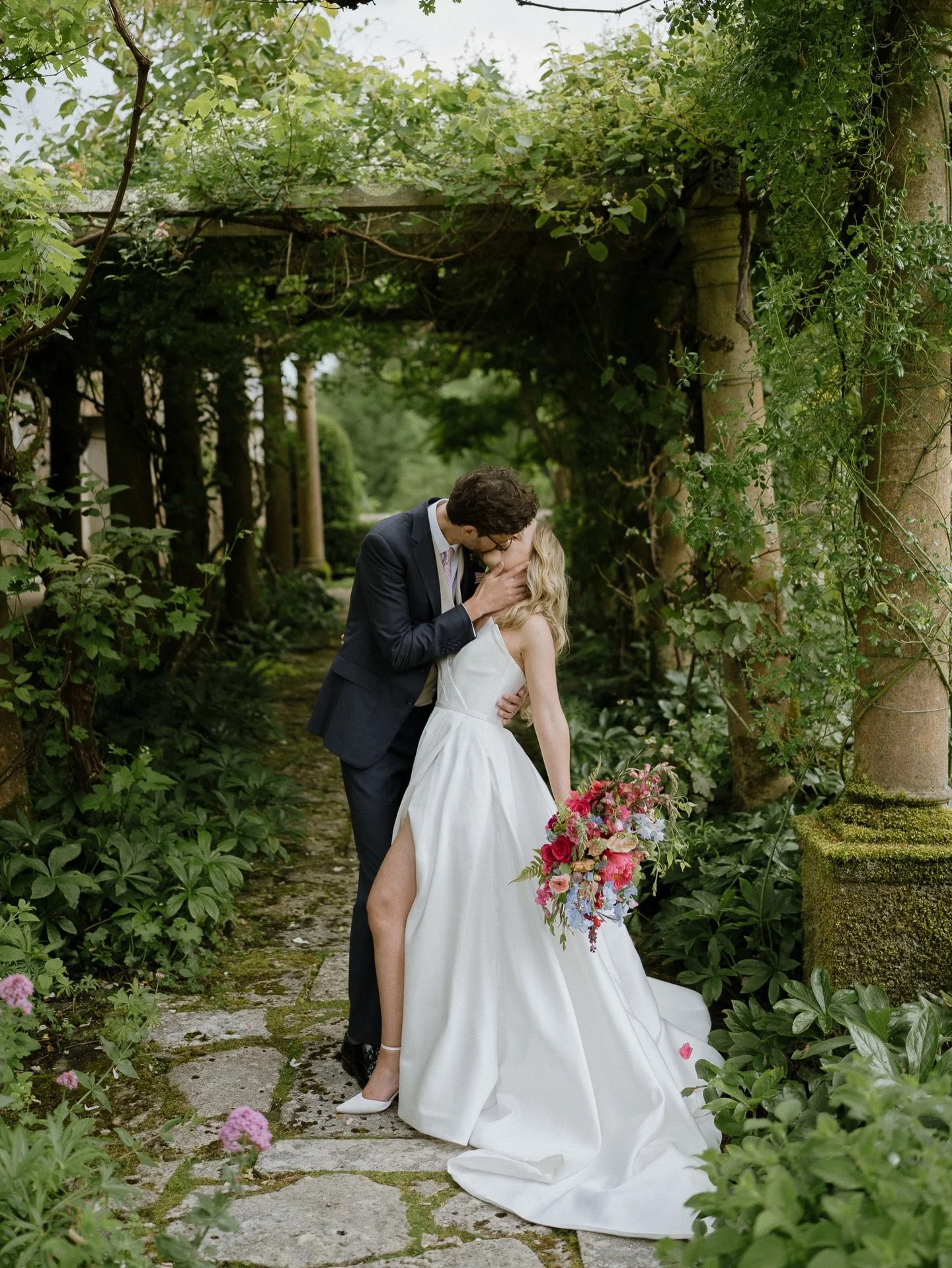 New on my LOVE STORIES page on my website. 
.
Gorgeous Joelle and Patrick and their wedding day celebrations at Mapperton House in Dorset. 
Check out those stunning coral peonies and yes, pockets in the dress. 
.
#dorsetweddingphotographer #mapperton