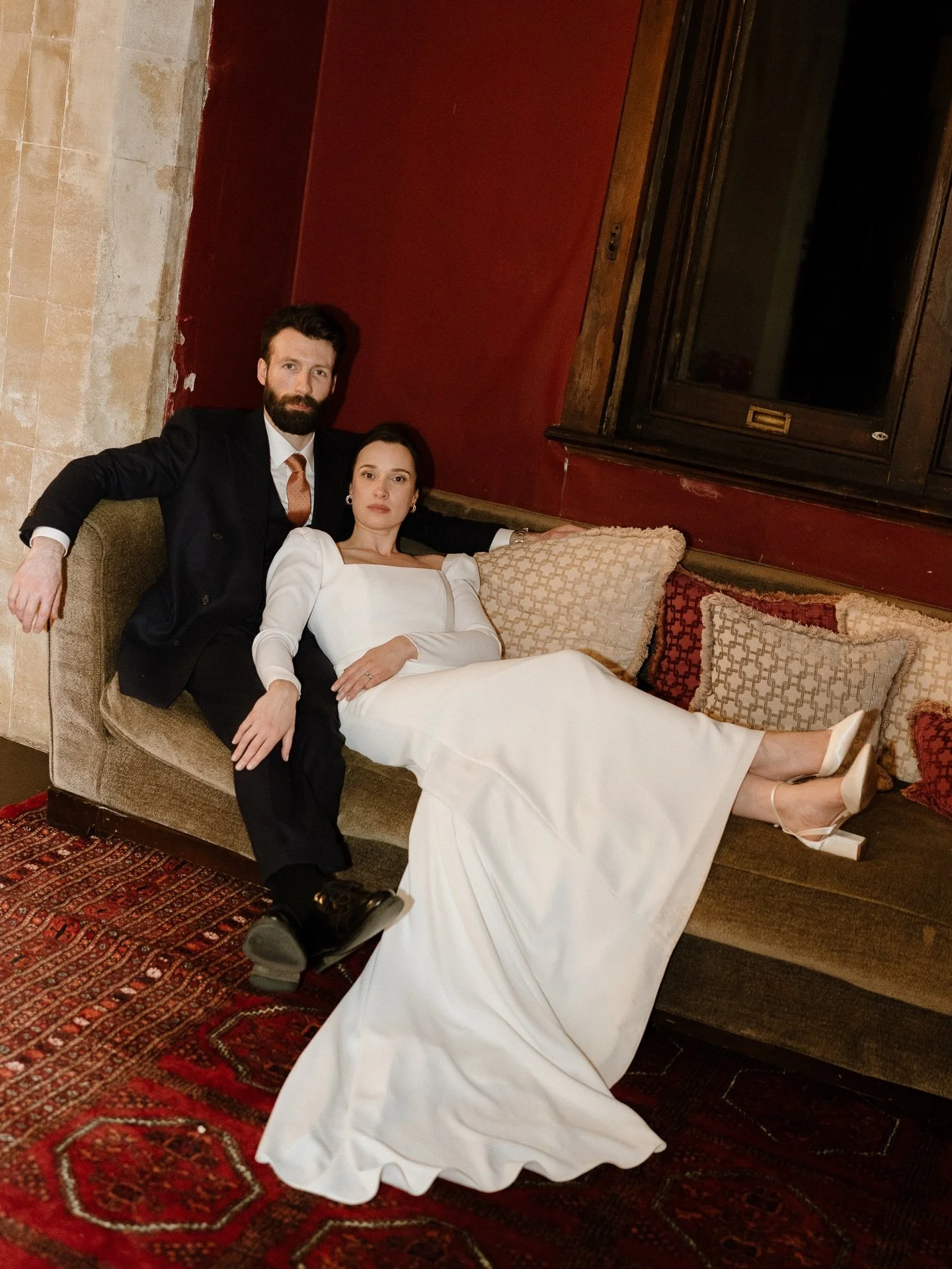 When couples enquire with me and ask about shooting in low light, I get all the green flags. 
.
And how amazing do L&amp;R look at their wedding at @huntshamcourt early last spring.