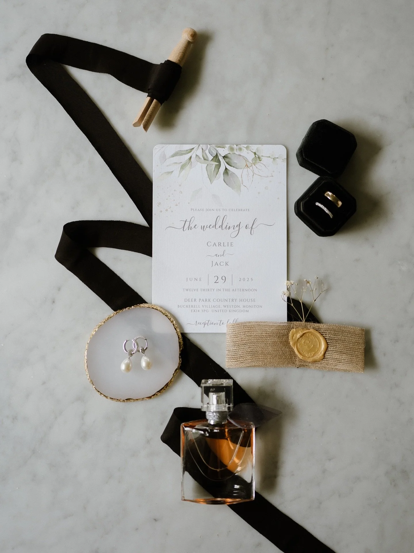 Apparently flat lays are dead. But I beg to differ. For those who love it, capturing the details of your day is a pleasure. I love to take the opportunity for some creative styling and bringing those carefully chosen details and pieces into a shot fo