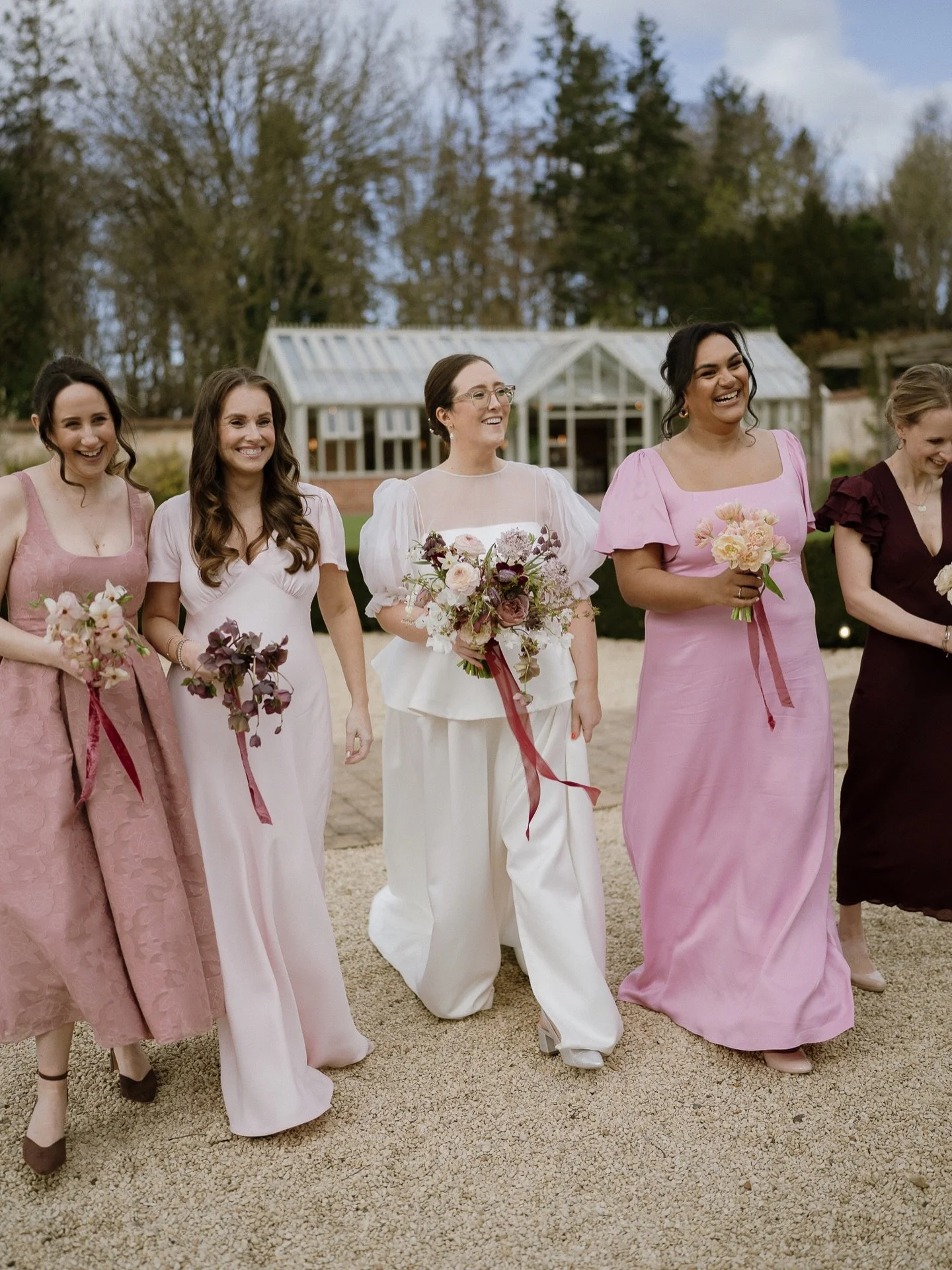 It was a return to weddings for 2026 on Saturday when Char and Matt celebrated their marriage at @syrencot in Wiltshire. 🎀 Every detail carefully curated and every element precisely orchestrated with nothing left to chance. Plus a fabulous team and 