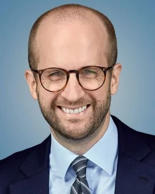 Professional endorsement describing Zoe Spears as a skilled Internal Family Systems therapist supporting individuals and couples through attachment based therapy.