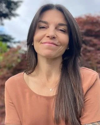 Peer endorsement recognizing Zoe Spears for her expertise in attachment informed couples therapy and Internal Family Systems therapy for relational trauma.