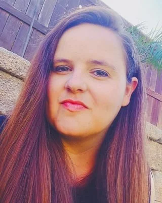 Professional endorsement for Zoe Spears, LMFT highlighting her work in attachment based therapy and Internal Family Systems (IFS) for individuals and couples in California.