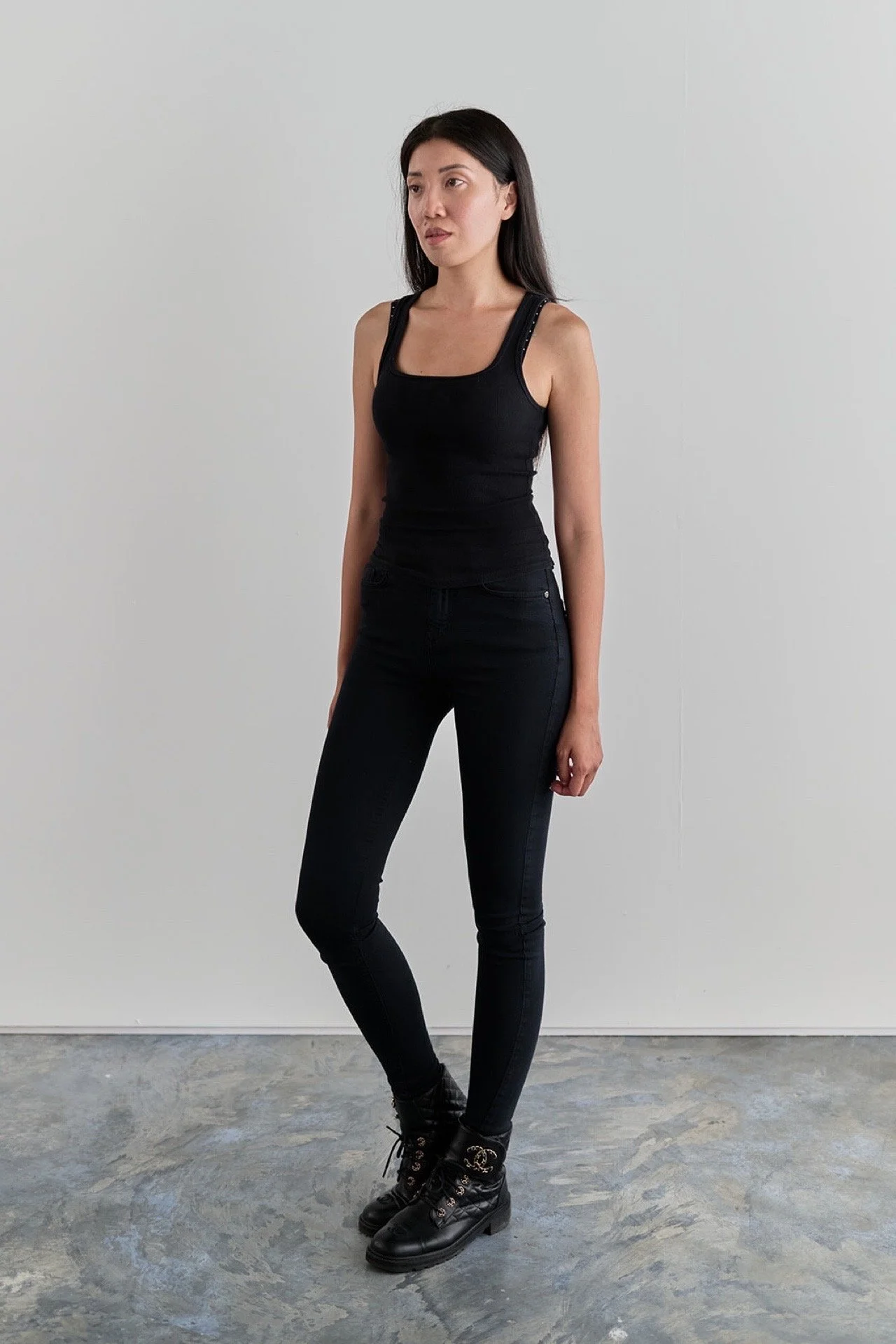 STEPHANIE_KAI_FULLBODY_3_4.JPG