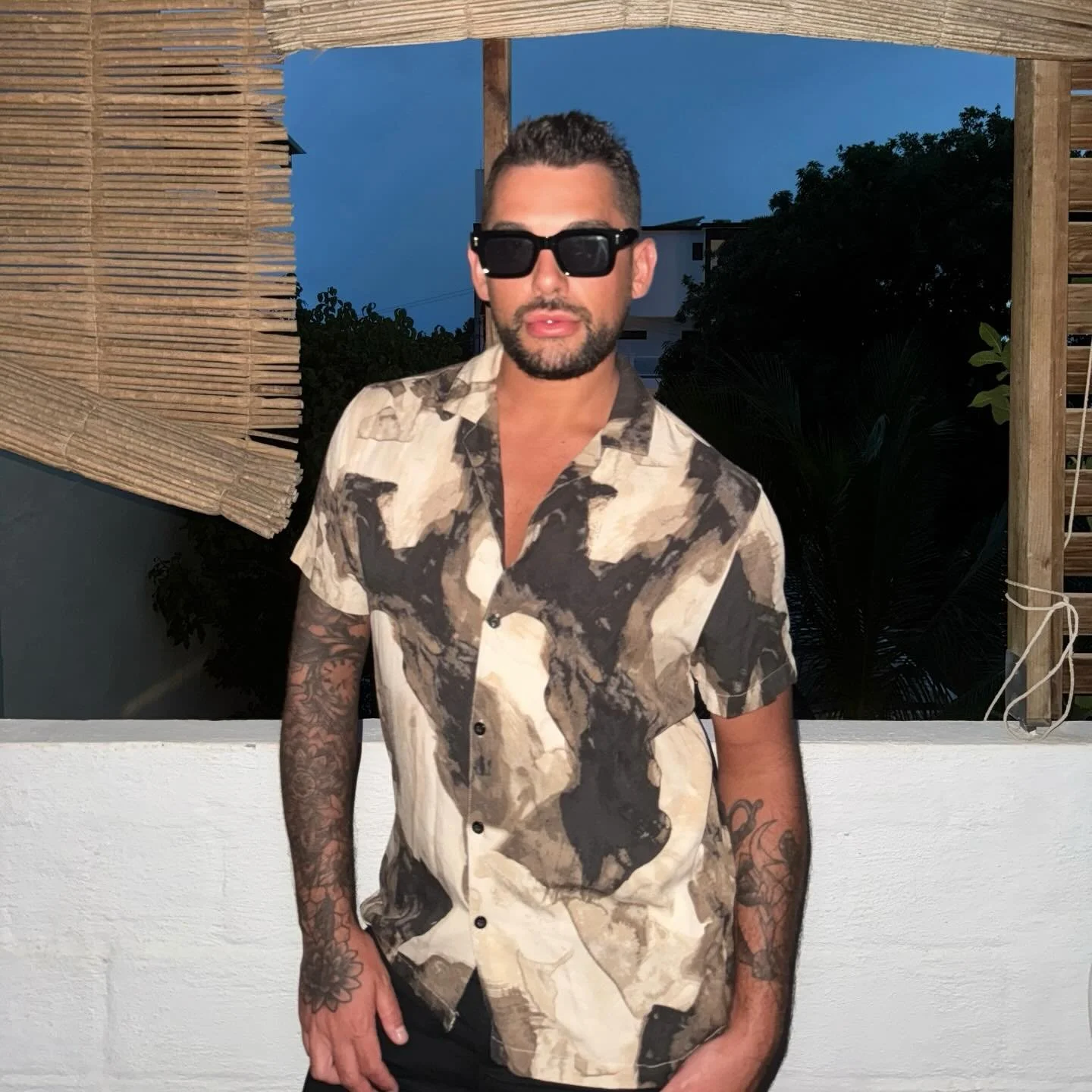 When the night calls, the vibe follows 🖤 #mensfashion #fashion #night #vibe #happiness #puertoescondidooaxaca #oaxaca #travel #drinks #dougoconnell #vacation #beach #puntavida #puntazicatela #zicatela #m&eacute;xico #mexico #traveler #travelgram #sp