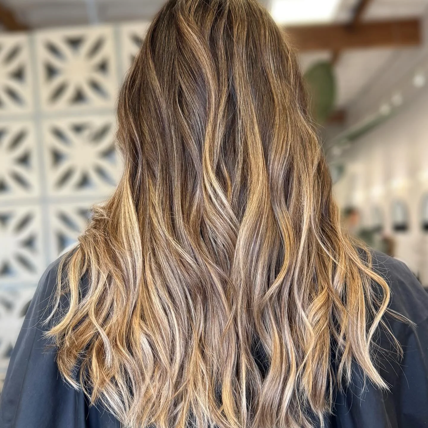 What to ask for when you want this blonde ✨
&bull; Lived-in blonde, not overly bright at the root
&bull; Soft, seamless blending
&bull; Natural warmth with brightness through the ends
&bull; A grow-out that still looks good months later
#modernsalon 