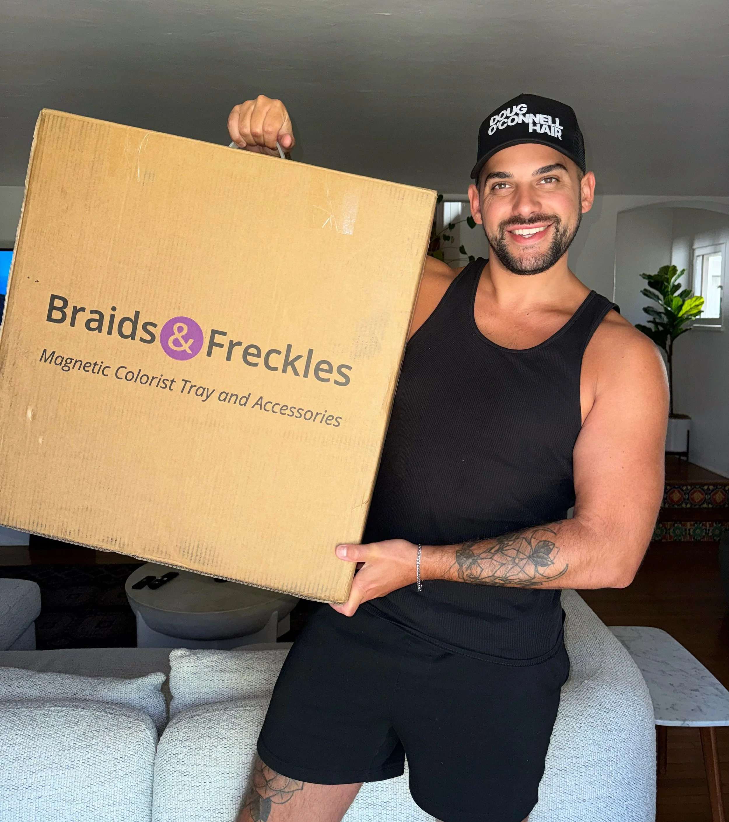 When a package from Braids &amp; Freckles shows up and immediately makes your day ✨ So excited to finally have one of their magnetic salon trays at my station! The adjustable height, smooth rolling wheels and magnetic accessories that actually stay i
