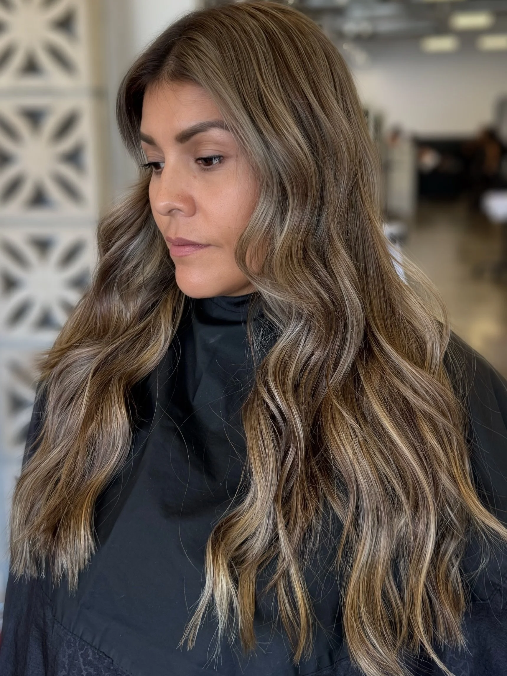 Not quite blonde, not quite brunette. Somewhere in between 🤎

#livedincolor #dimensionalbrunette #brondehair #orangecountyhairstylist #breahairstylist