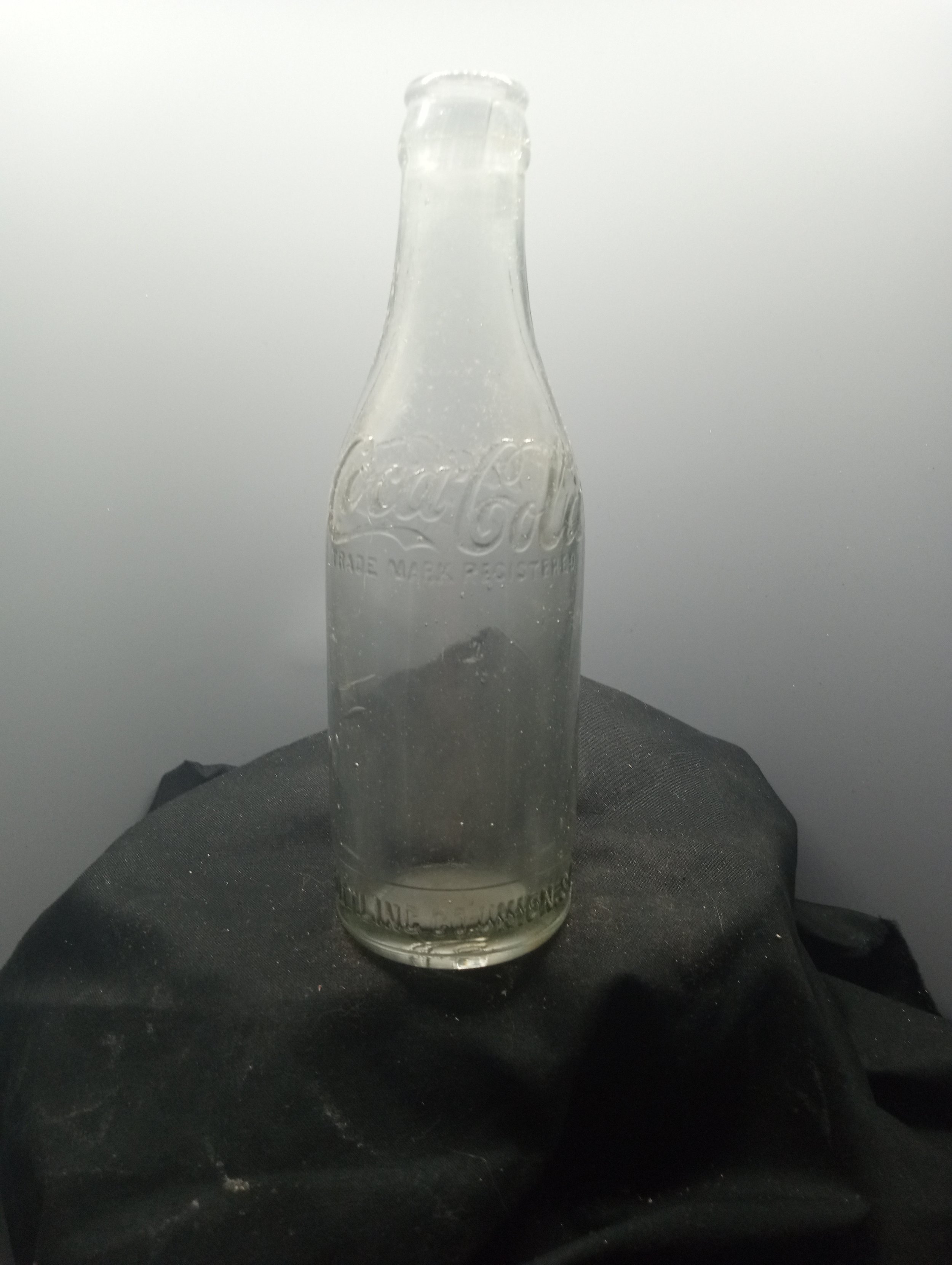 AGE - 12905-1917 - TYPE - ASPPLIED TOP SLUG AT BASE - FRONT - COCA-COLA / TRADE MARK REGISTERED (base) PROPERTY OF COCA-COLA - BACK - COCA-COLA / TRADE MARK REGISTERED (base) BOTTLING CO. UNION, S.C. - BOTTOM - COCA-COLA - COLOR - CLEAR \ RARITY - CO