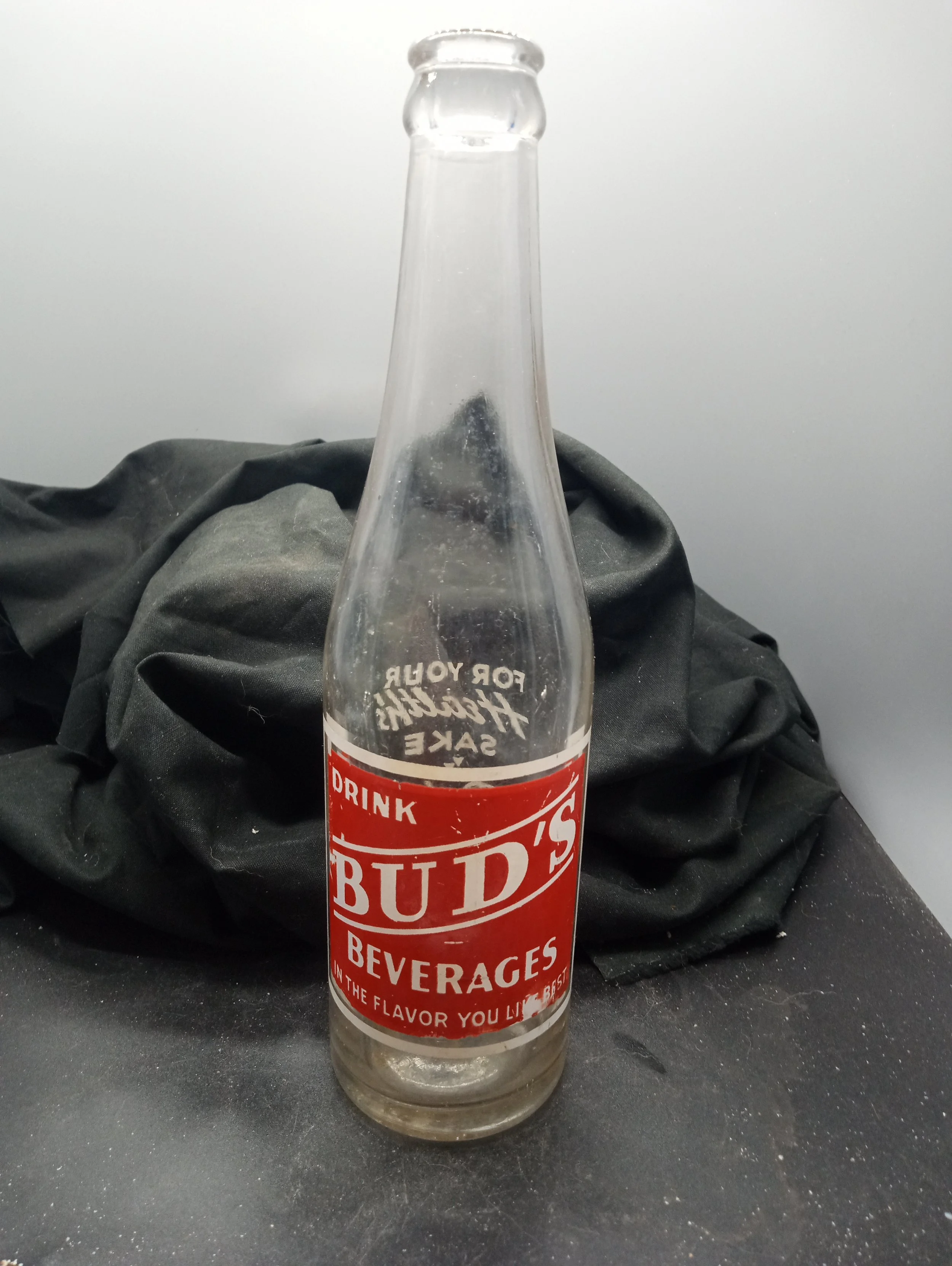 AGE - 1941 - TYPE - MACHINE - FRONT - DRINK / BUD'S / BEVERAGES / IN THE FLAVOR YOU LIKE BEST - BACK - ABERCROMBIE BOTTLING WORKS (embossed at base) 4LGW1 - COLOR - CLEAR \ RARITY - COMMON
