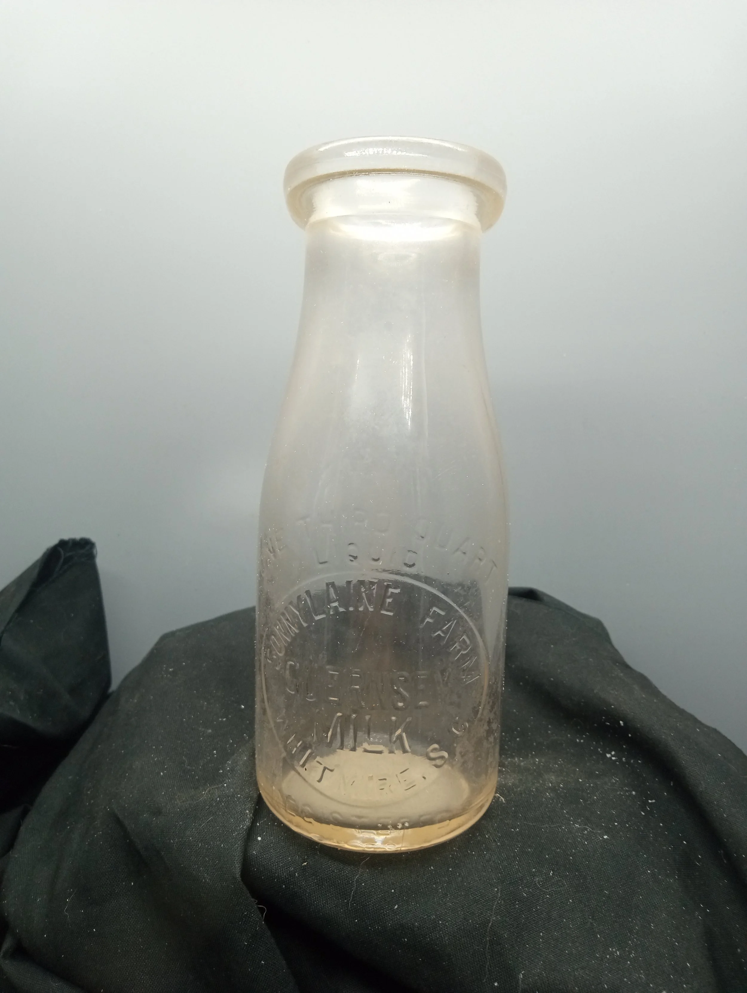 FRONT - ONE THIRD QUART / LIQUID / SONNYLAIN FARM / GUERNSEY / MILK / WHITMIRE, S.C. / REGISTERED - BACK - SEALED / 1594