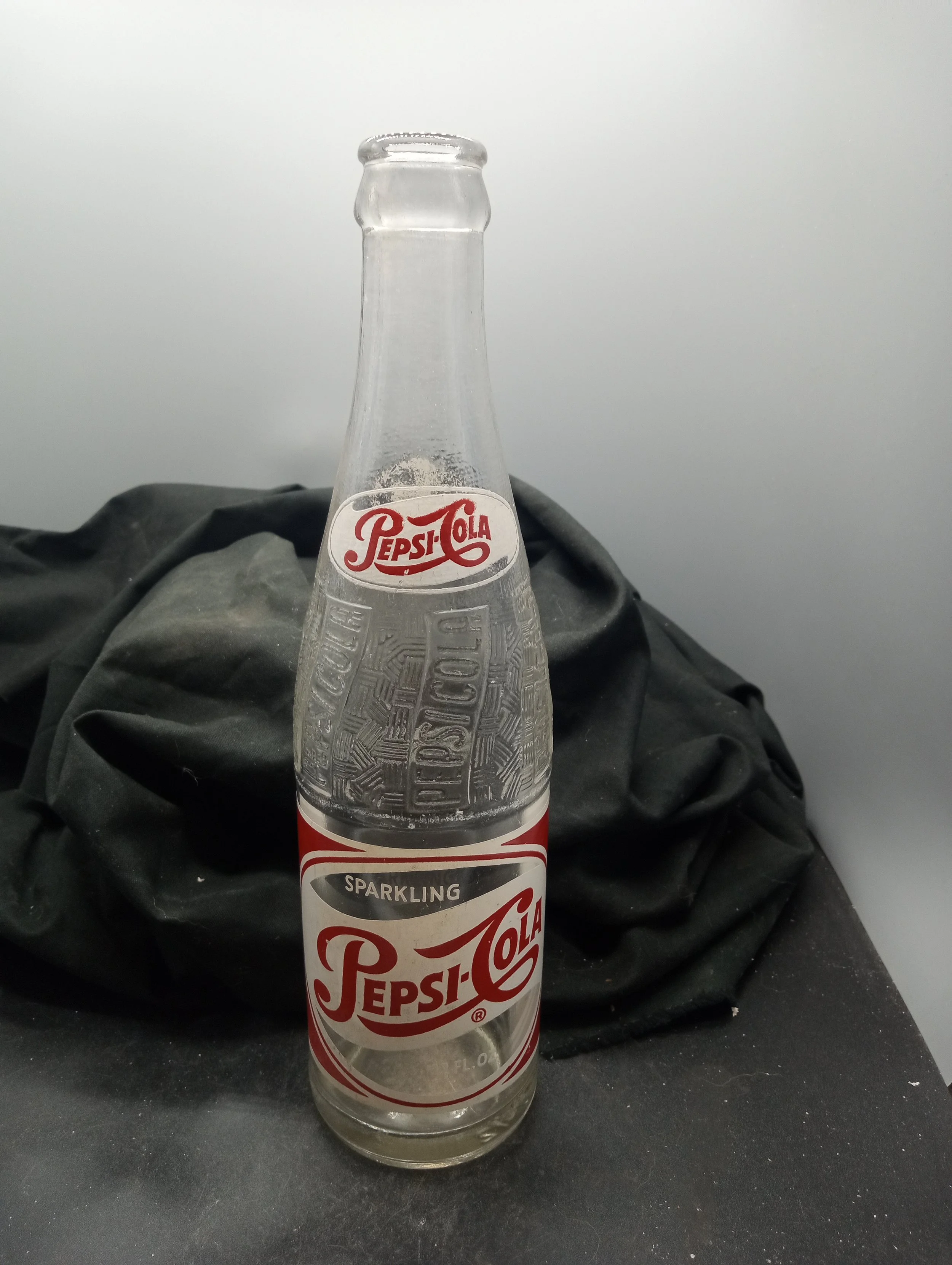 AGE - 1959 - TYPE - MACHINE - FRONT - (shoulder) PEPSI-COLA  (body) SPARKLING / PEPSI-COLA (R) / 12 FL.. OZ. - BACK - (shoulder) PEPSI / 930 / SPARTANBURG, S.C. (body) FRANCHISED BOTTLER: / HARTNESS BOTTLING WORKS / SPARTANBURG, S.C.  - BOTTOM - A59 