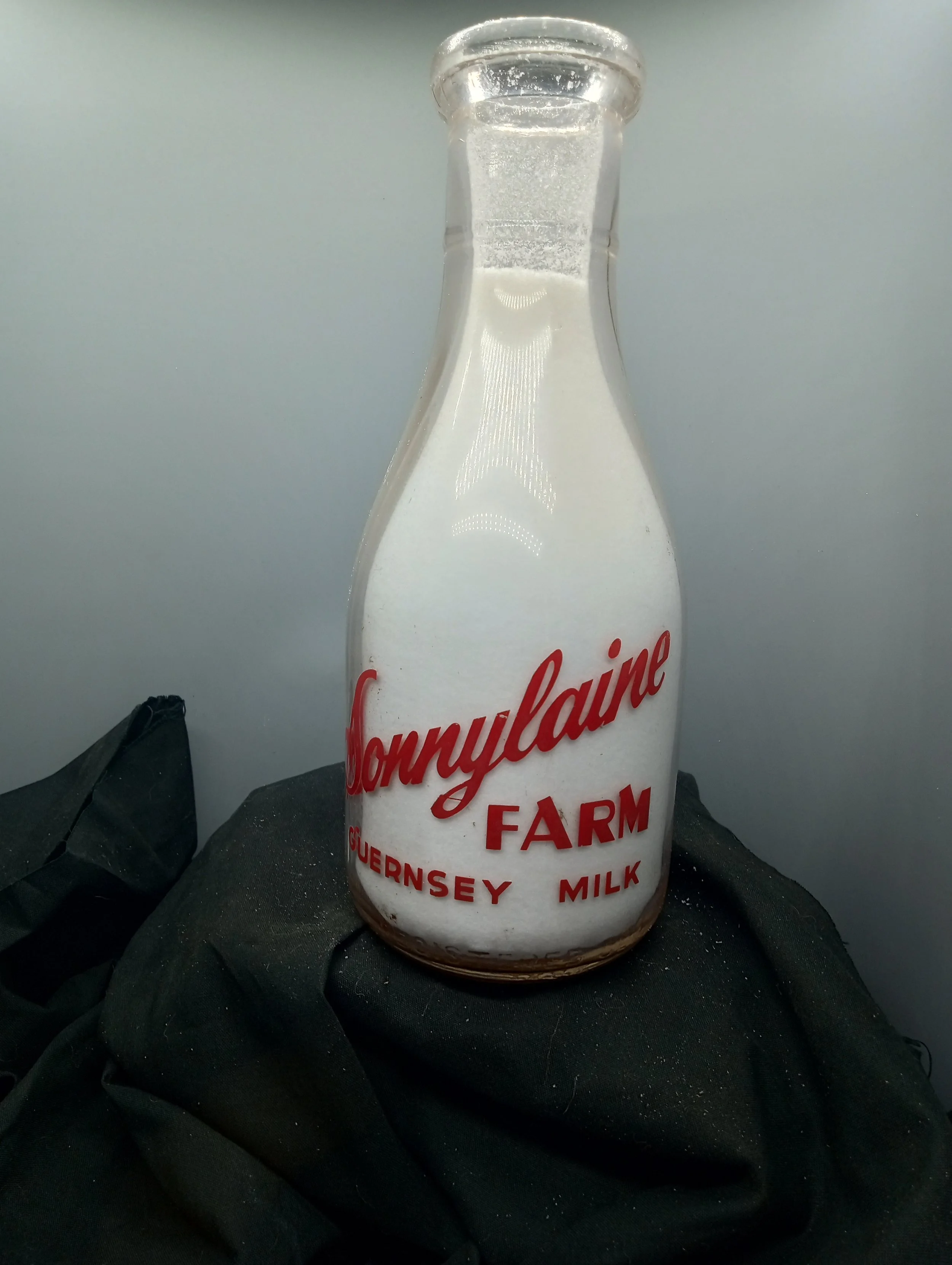 TOP - A BOTTLE OF MILK IS A BOTTLE OF HEALTH - FRONT - SONNYLAIN / FARM / GUERNESEY MILK / REGISTERED SEALED -BACK - GUERNSEY / MILK / ONE QUART LIQUID