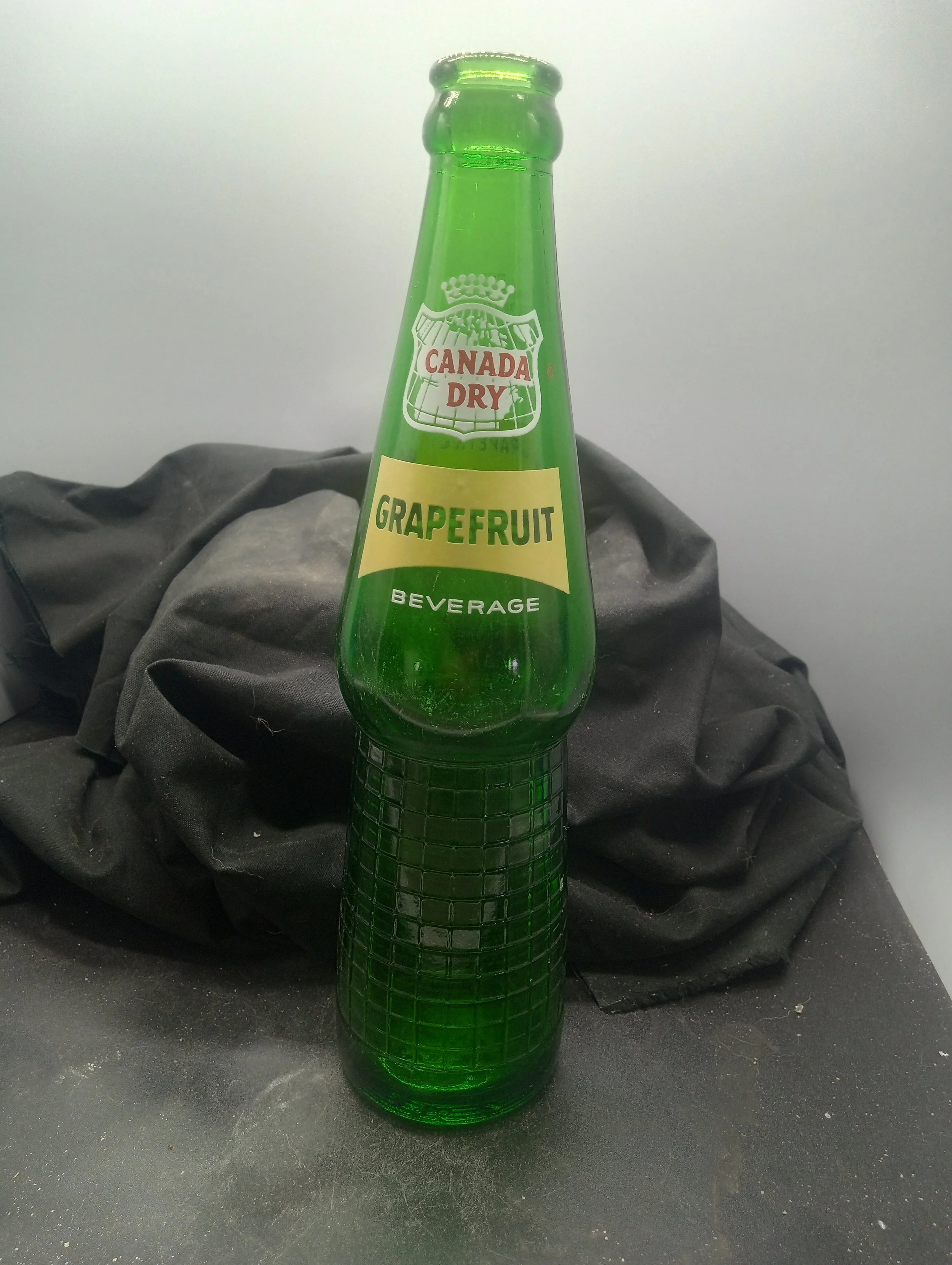 AGE - 1961 - TYPE - MACHINE - FRONT - (neck) CANADA / DRY / GRAPEFRUIT / BEVERAGES - BACK - CONTENTS 10 FL. OZS. / MANUFACTURED AND BOTTLED BY / CANADA DRY BOTTLING CO. / FLORENCE SC - BOTTOM - CONTENTS 10 FL. OZS.  2  767 / 6 L G W 1 - COLOR - GREEN