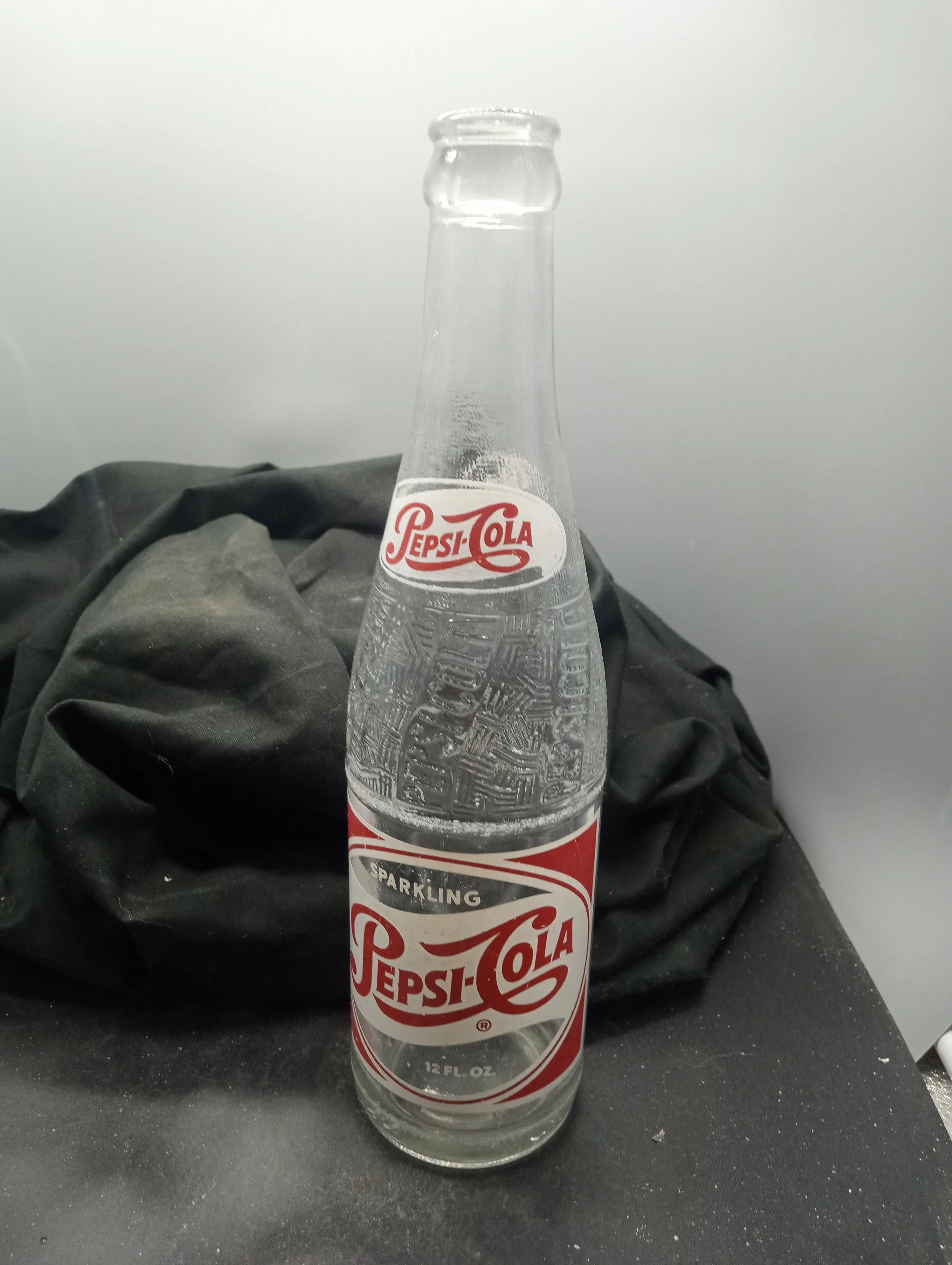 AGE - 1958 - TYPE - MACHINE - (shoulder narrow oval ) PEPSI-COLA (body) SPARKLING / PEPSI-COLA(R) / 12 FL. OZ. - BACK - (shoulder) PEPSI / 635 (body) FRANCHISED BOTTLER: / PEPSI-COLA BOTTLING CO. / FLORENCE, S.C. - BOTTOM - L G W  48  A 58  15 - COLO