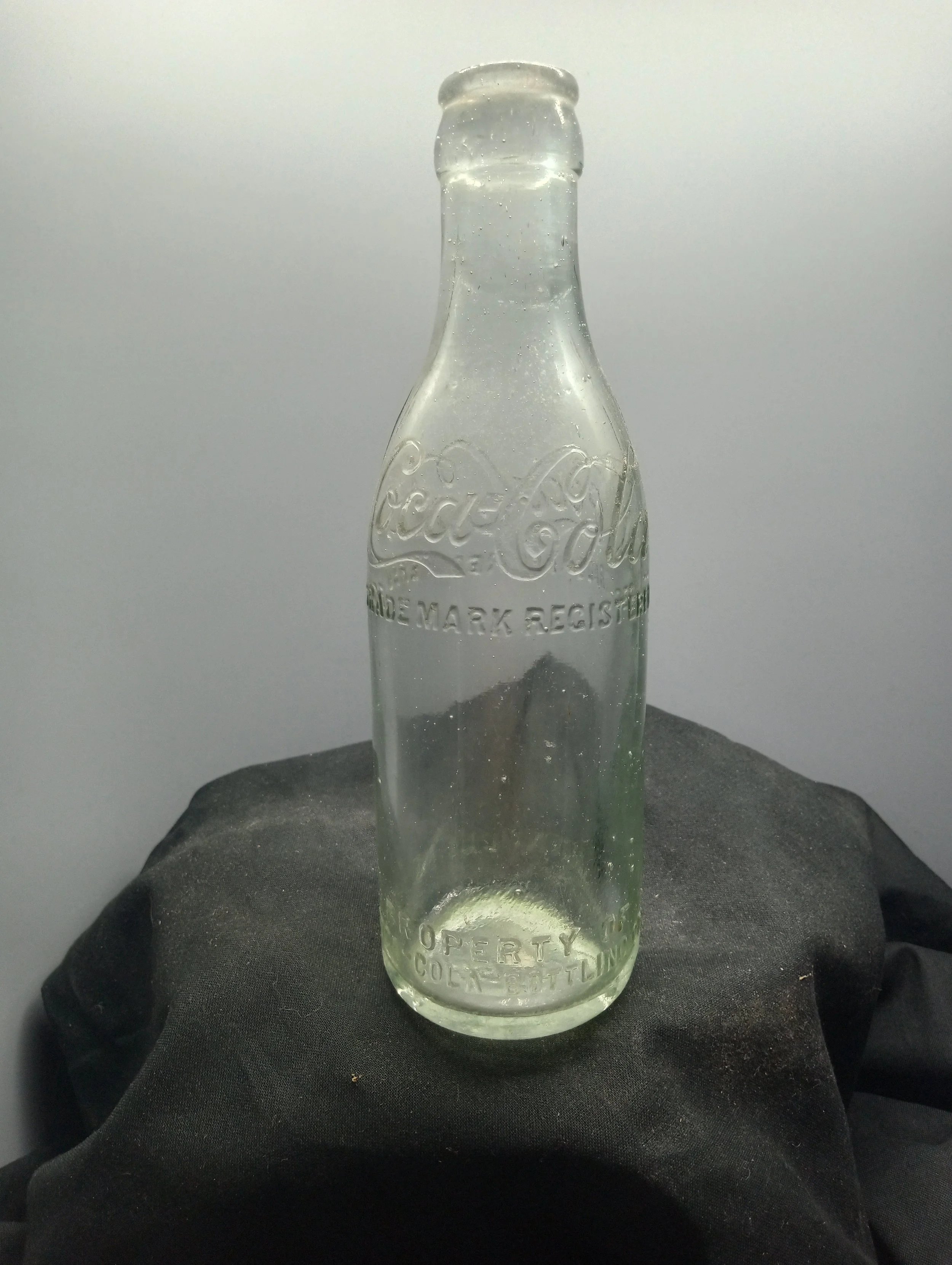 AGE - 1902-1917 - TYPE - APPLIED TOP - FRONT - COCA-COLA / TRADE MARK REGISTERE - (base) GREENVILLE, S. C. / 679 - BACK - COCA-COLA / TRADE MARK REGISTERED - (base) PROPERTY OF / COCA-COLA BOTTLING CO. - BOTTOM - COCA-COLA - COLOR - ICE GREEN \ RARIT
