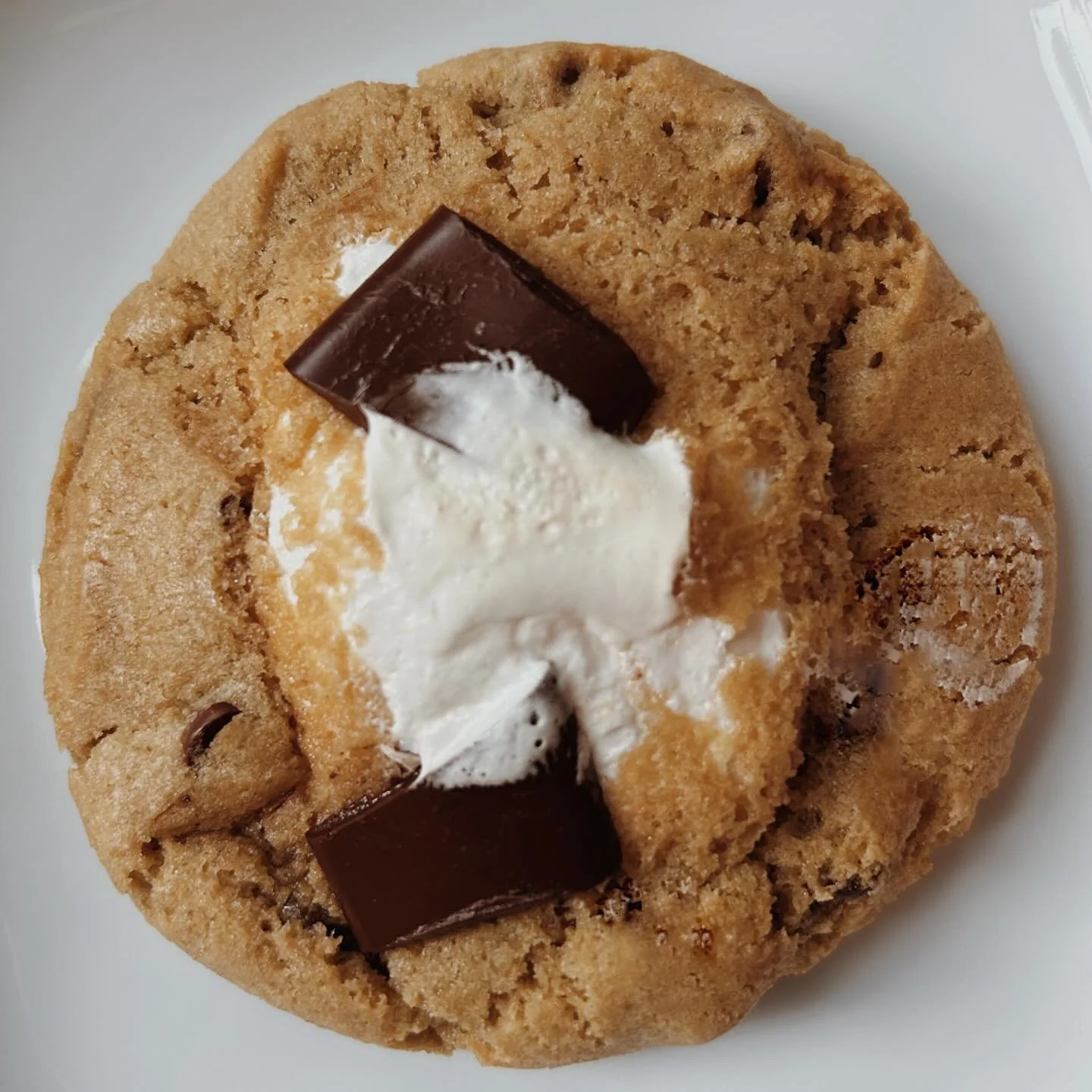 Smores. 🖤 
Our classic Chocolate Chunk cookie with graham cracker and marshmallow. 
All organic just like we do. Summer camp vibes. 
We have a few available starting tomorrow. Come grab one!