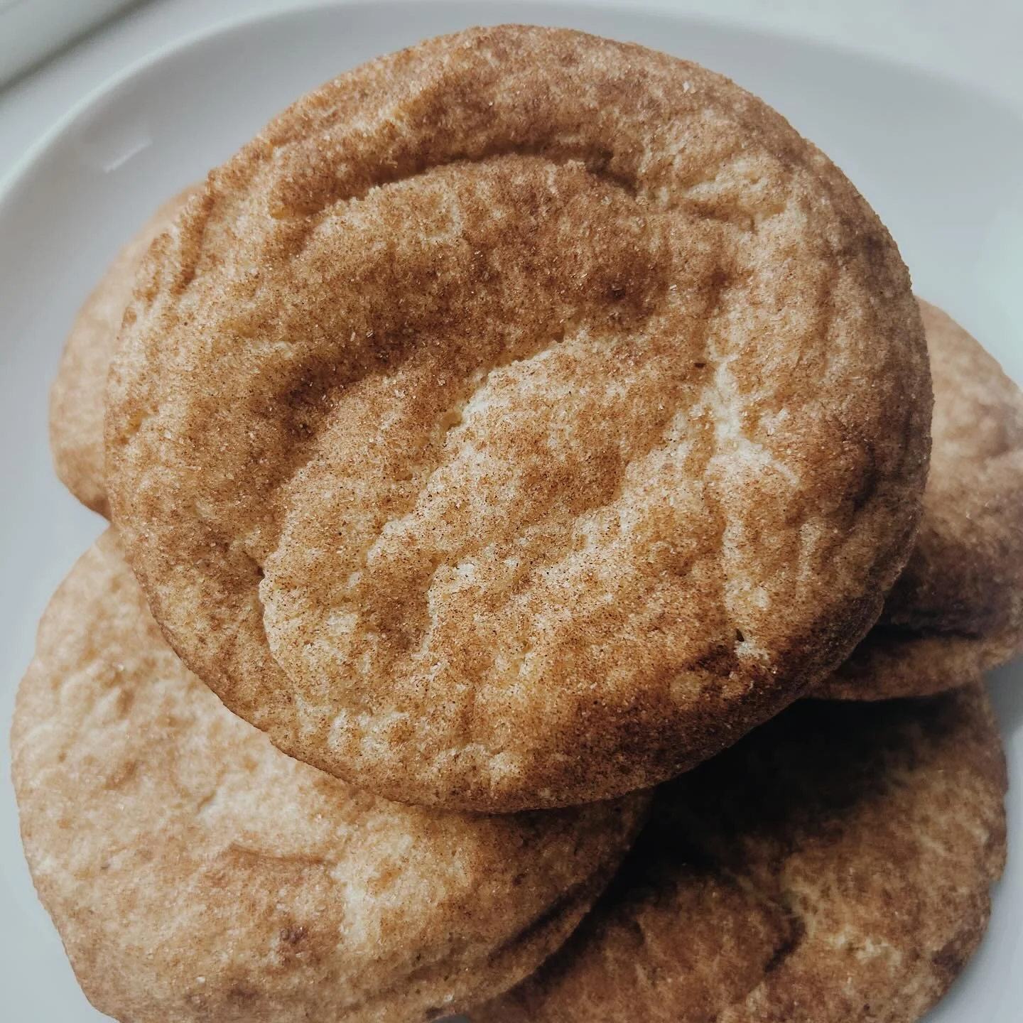 Here is a Snickerdoodle eye treat. How is everyone today? 

😺🖤