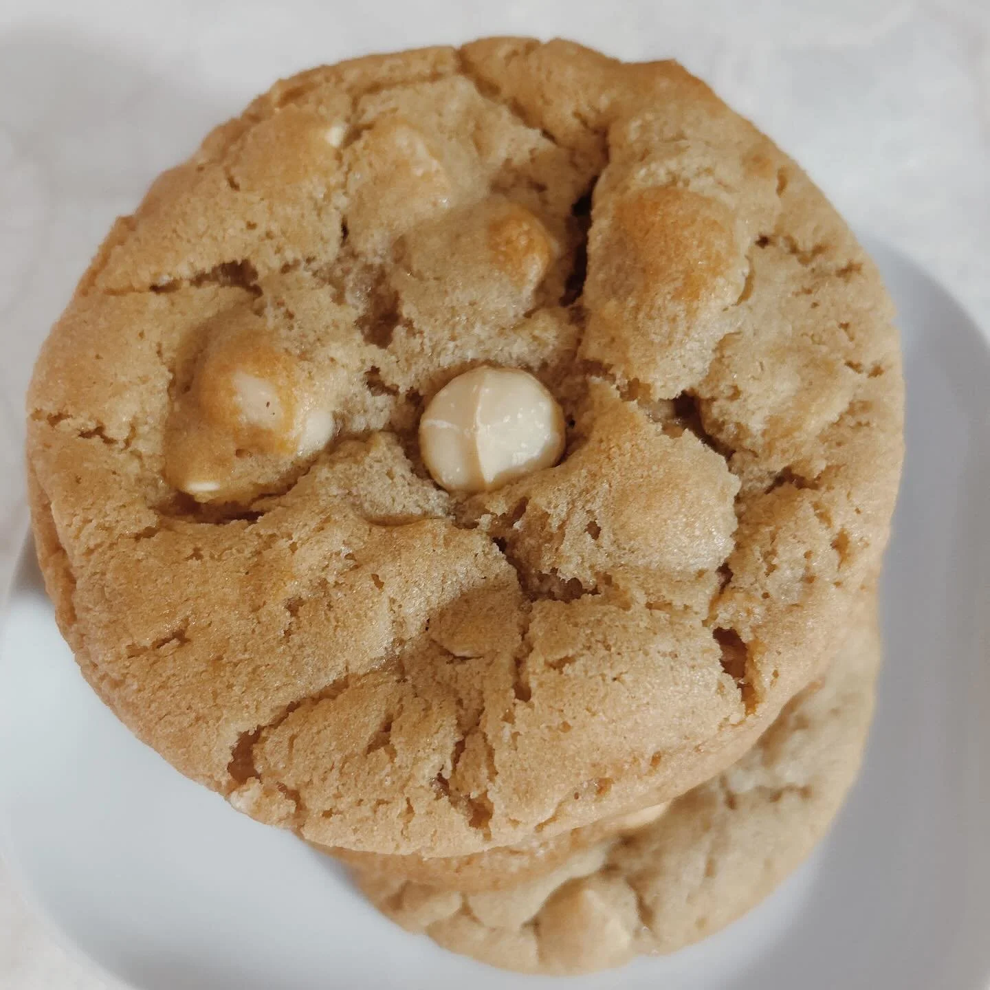 Let's be real. I gotta keep posting things every so often  so you can keep seeing me with all our lovely goodies we offer. Here is our White Chocolate Chunk Macadamia making another appearance on the grid. It's packed with crunch and perfectly balanc