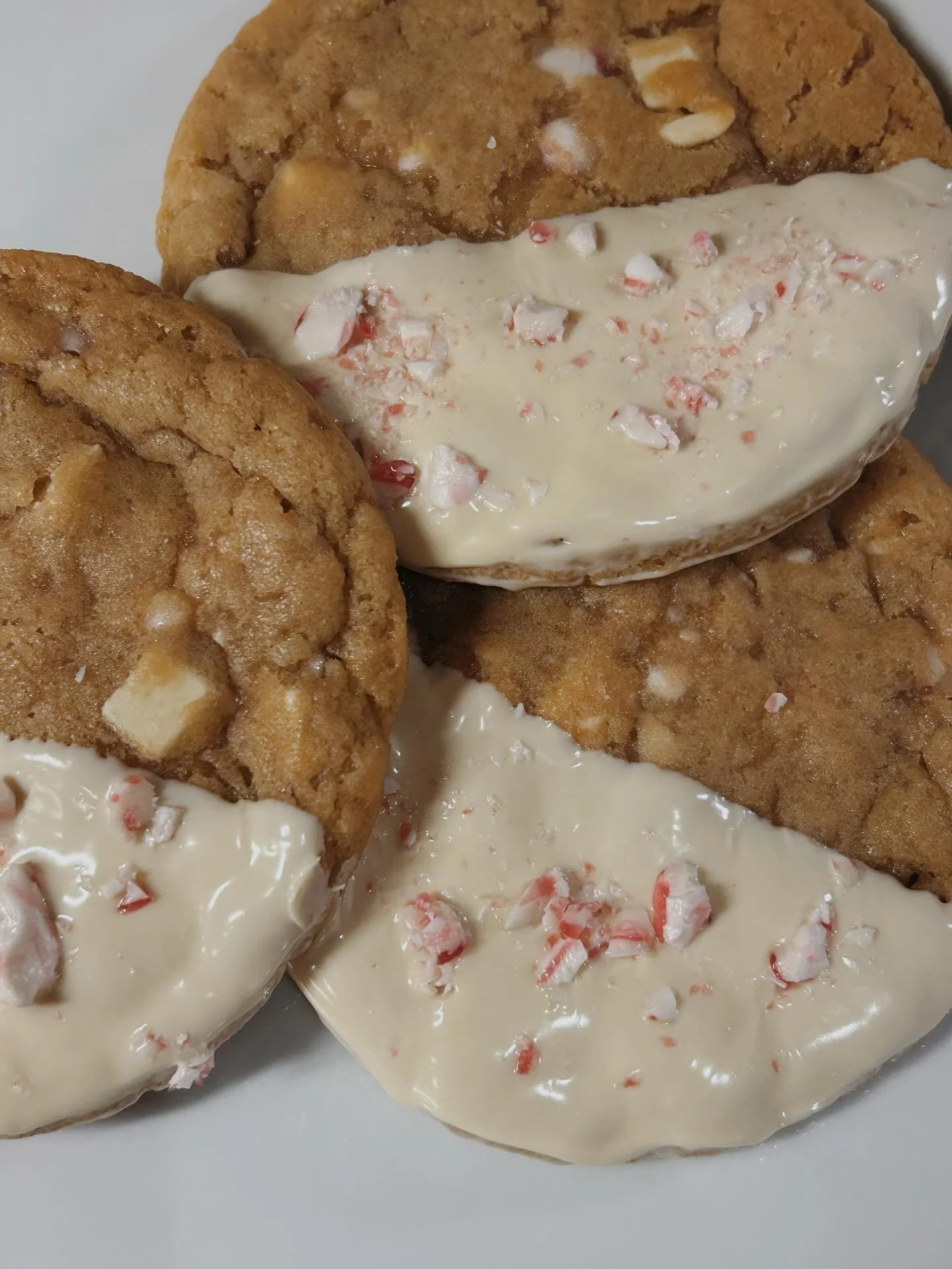 White Chocolate Candy Cane got  a little glow up. Grab some this weekend! 🎅🏻🎄