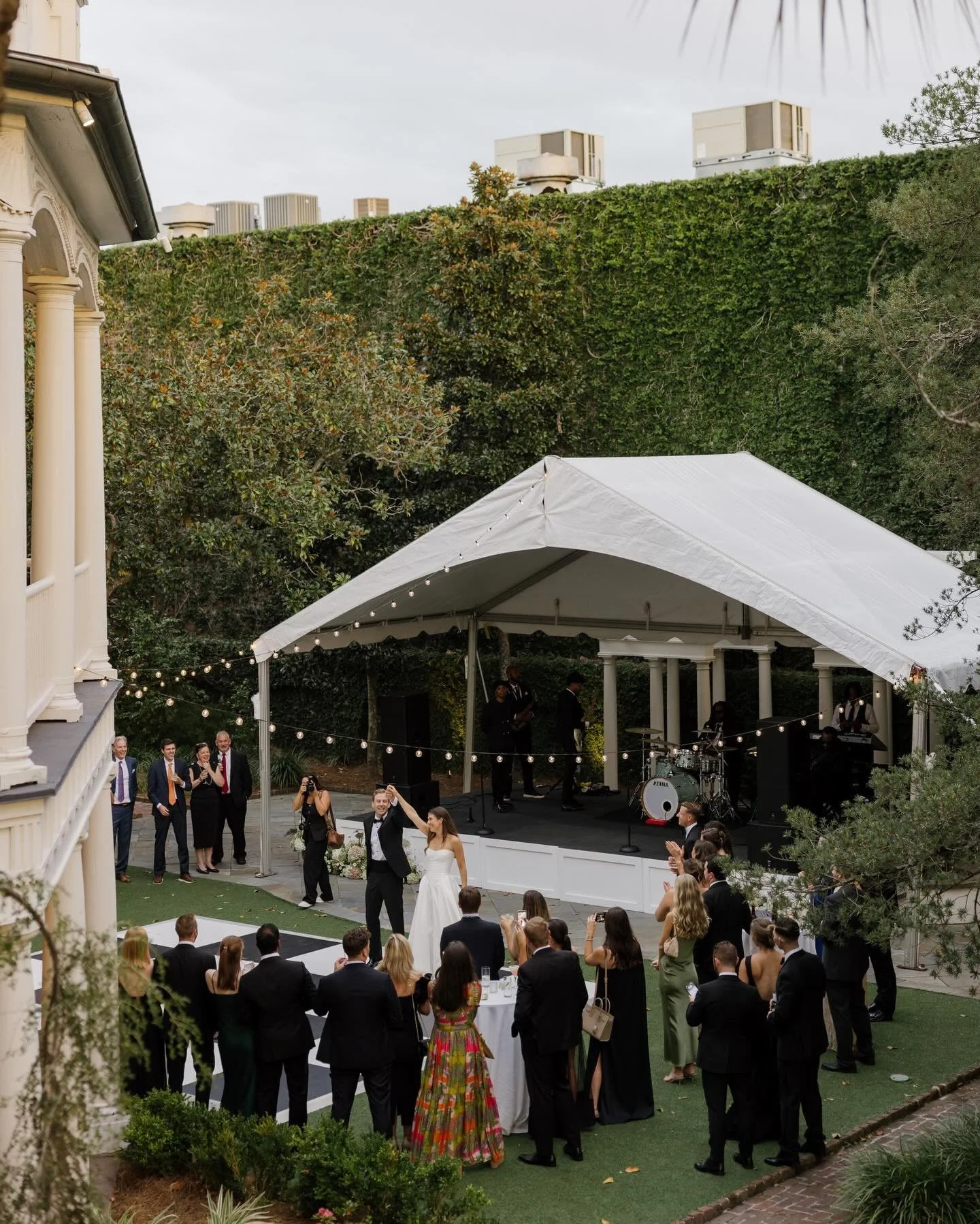 a dreamy cocktail hour followed by open-air dancing; our favorite kind of fall evening at William Aiken this past October 

Planning &amp; Design: @walsh.events 
Photography: @renphoto_sc
Venue &amp; Catering: @pphgevents | William Aiken House
Floral