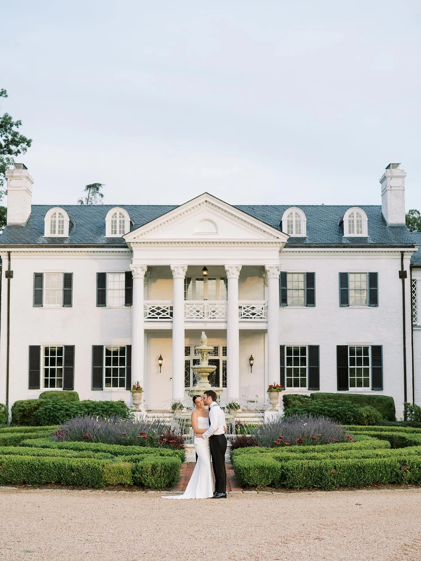 Dreaming of warmer days and golden light 

Planning: @walsh.events
Photography: @nataliejaynephotography
Venue: @keswickvineyards