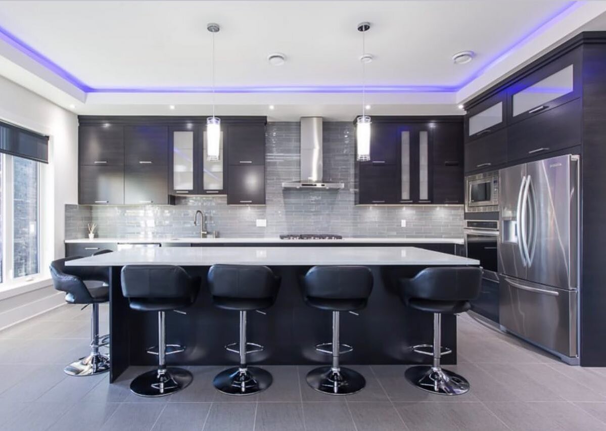 Embracing the cozy brown tones and modern stainless steel accents in our kitchen sanctuary. 🍽️ The heart of our home, where moments are savored and family bonds are forged. ✨ #HomeSweetHome #interiordesign #kitchendesign