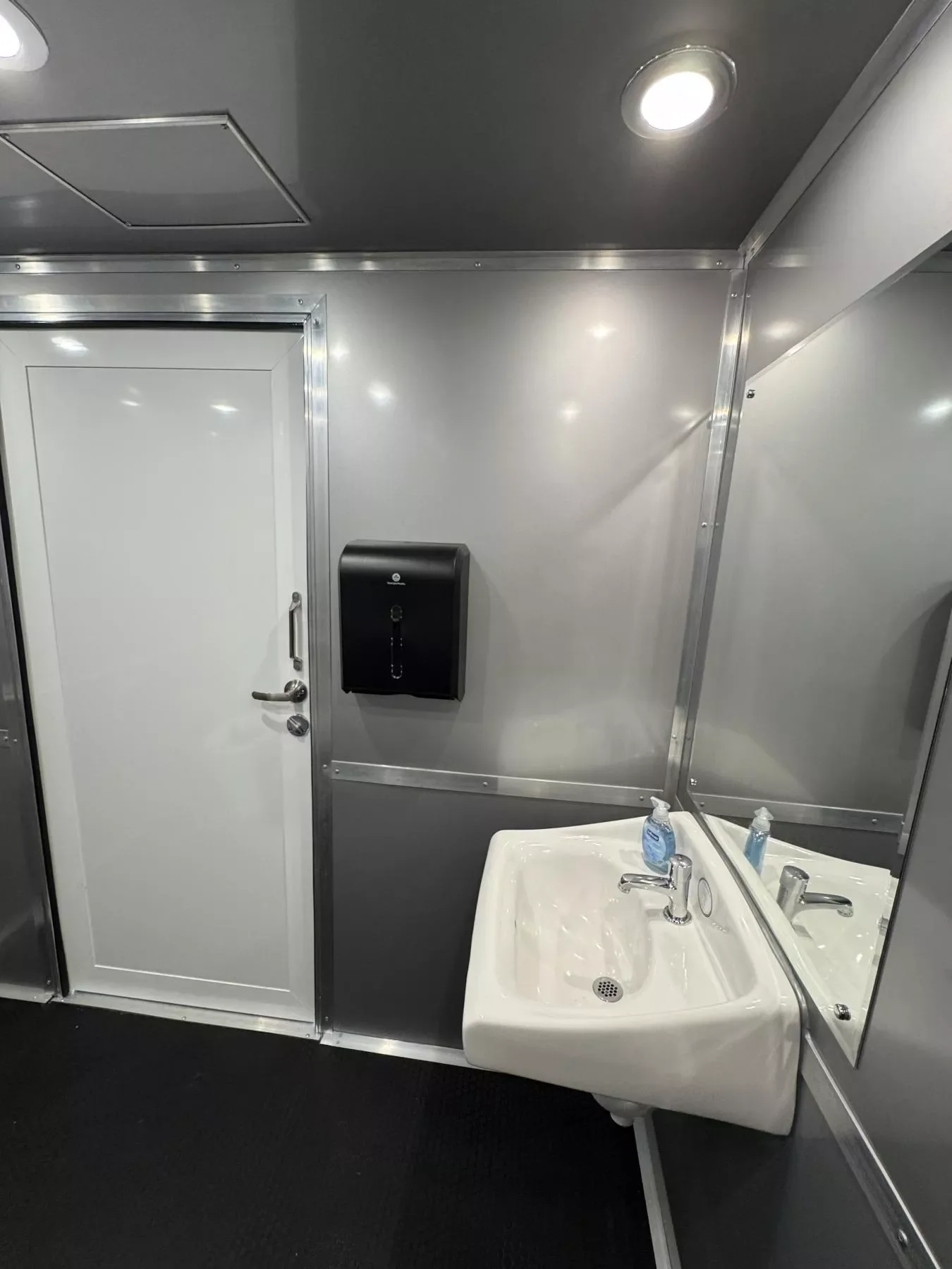 1_Station_ADA_Compliant_Restroom_Trailer_7-15-25_WQaYb2ftgj7x (1).webp