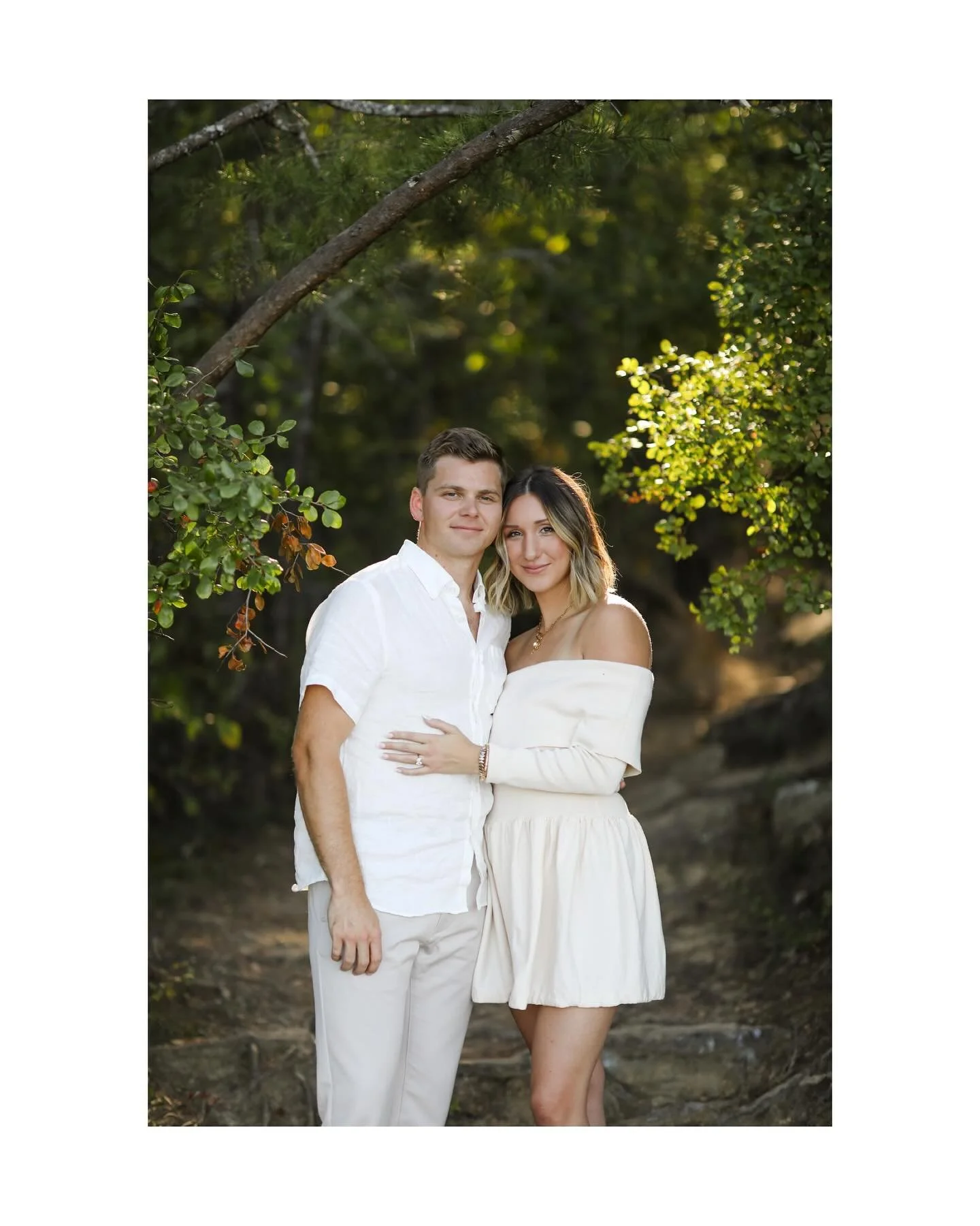 Stunning Snooper’s Rock proposal and then a perfectly planned surprise engagement party! Huge congratulations to Claire and Avery! I’m especially excited to shoot their wedding next year๐โค๏ธ
•
•
•
#engagements #engagement #