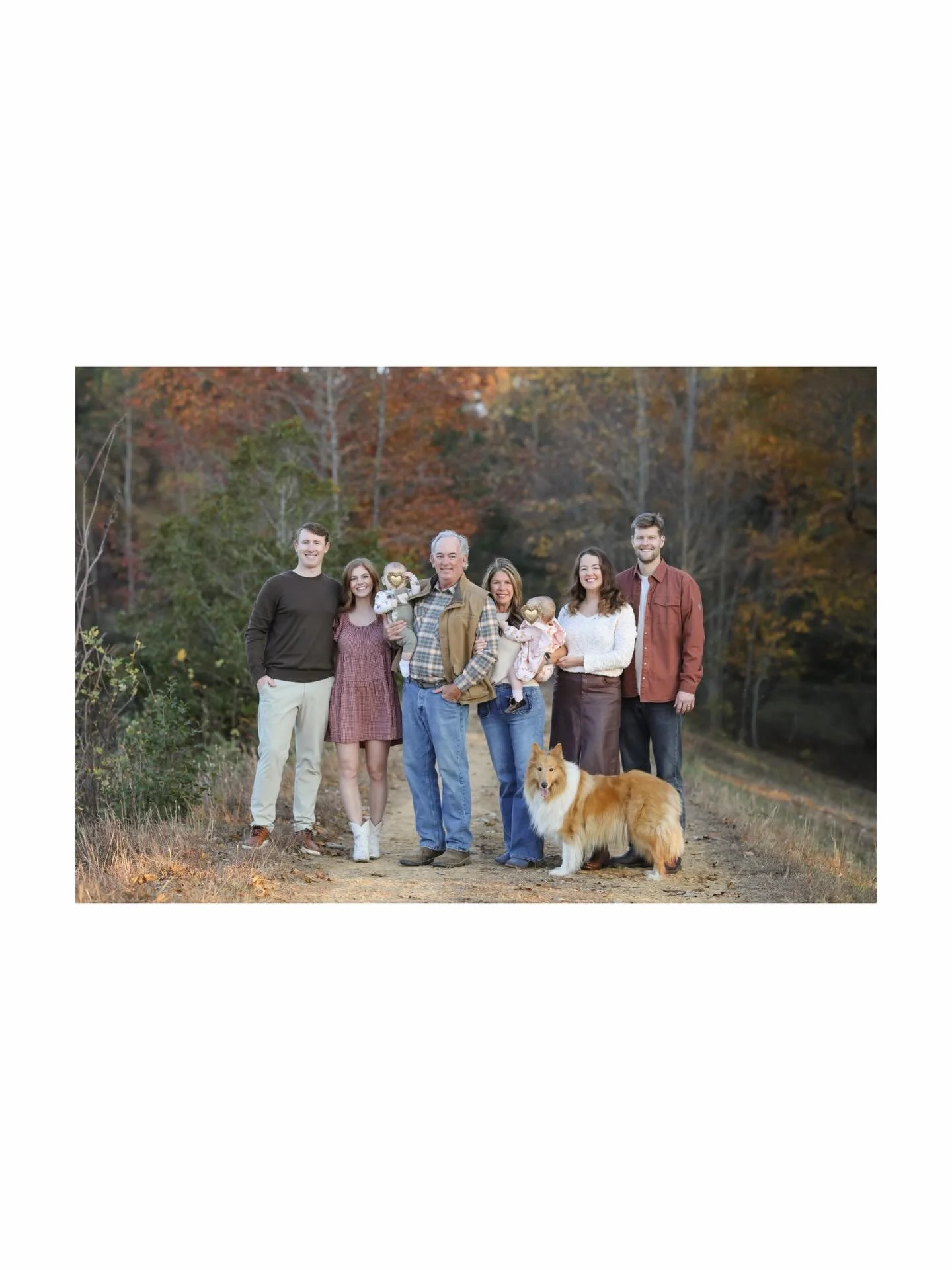 Farm family sessions>>❤️
&bull;
&bull;
&bull;
#chattanoogaphotographer #chattanoogaphotography #chattanoogaphotographers #tennesseephotographer #tennesseephotography #georgiaphotographer #georgiaphotography #photography #photographer #chattanoo