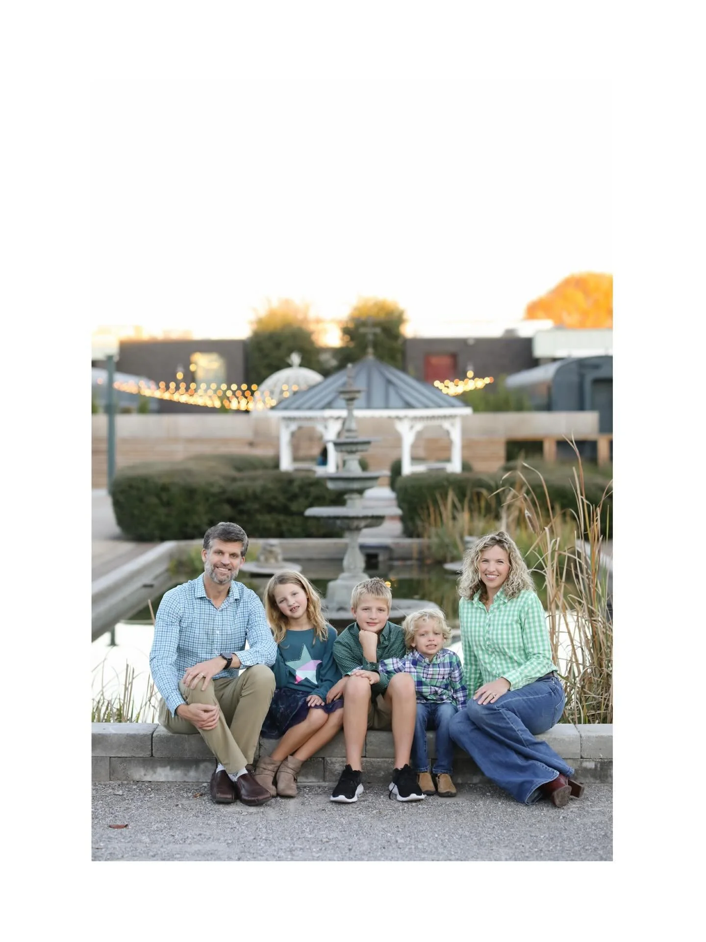 The Adams Family- winners of my package donated to the silent auction hosted by the @austinhatcherfo 💚 the Choo Choo pics this year are amazing!🚂❤️
&bull;
&bull;
&bull;
#chattanoogaphotographer #chattanoogaphotography #chattanoogafamilyphotographer