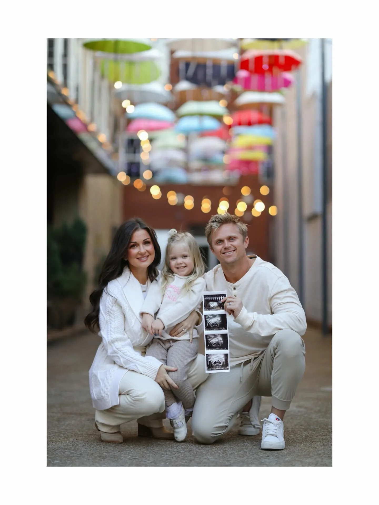 Adding some more girls to the girl gang!🩷🩷
&bull;
I loved these pregnancy announcement pics for our sweet friends!