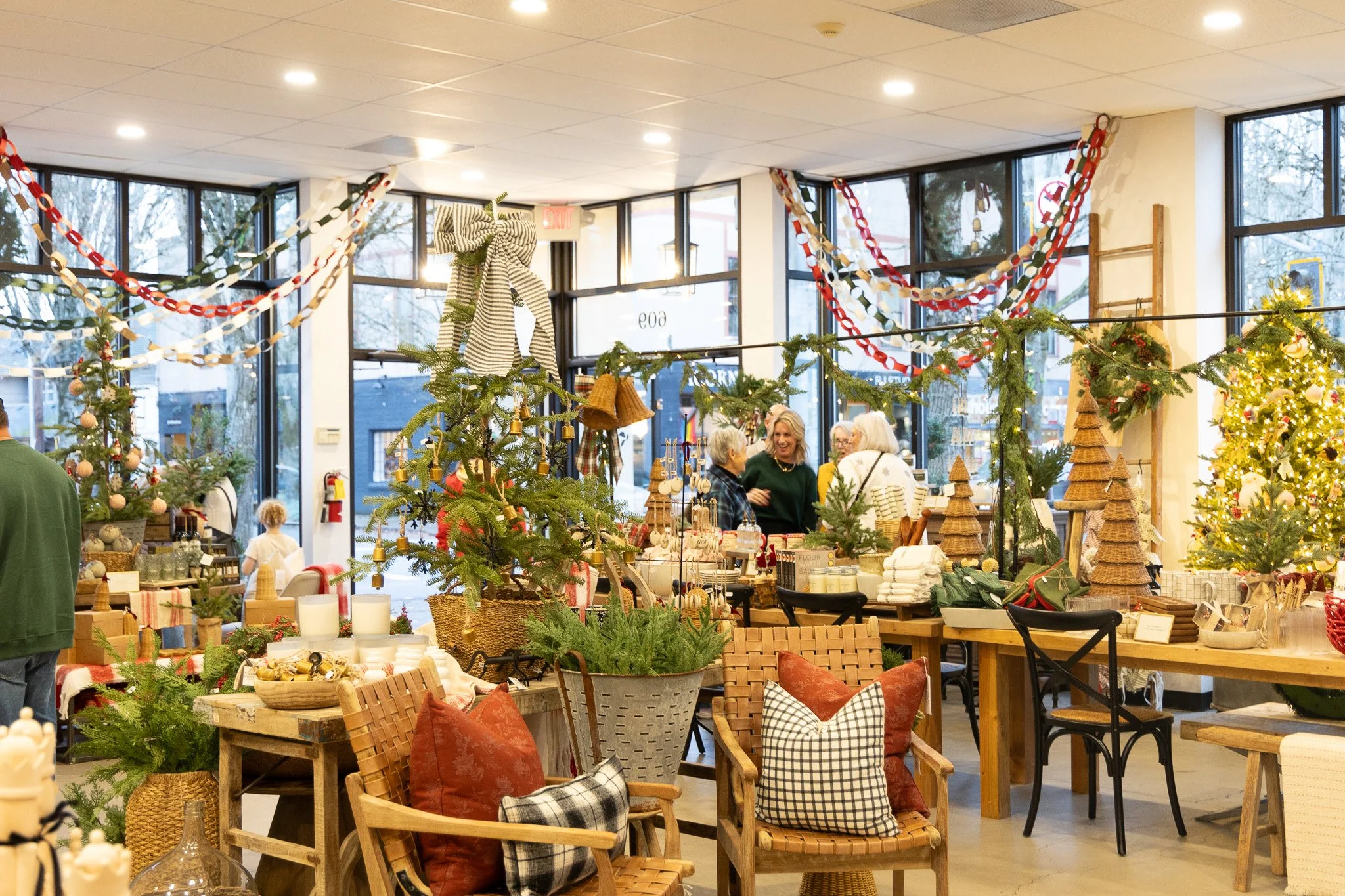 Are you ready for Christmas? December has flown by but there is still a week left to gather all of your decor, gifts and hosting supplies!

And for something extra special, Rachel with @ezrajeandesigns  will be setup doing her permanent jewelry from 