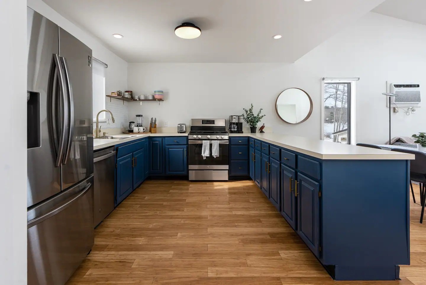 Full Kitchen 1.jpg
