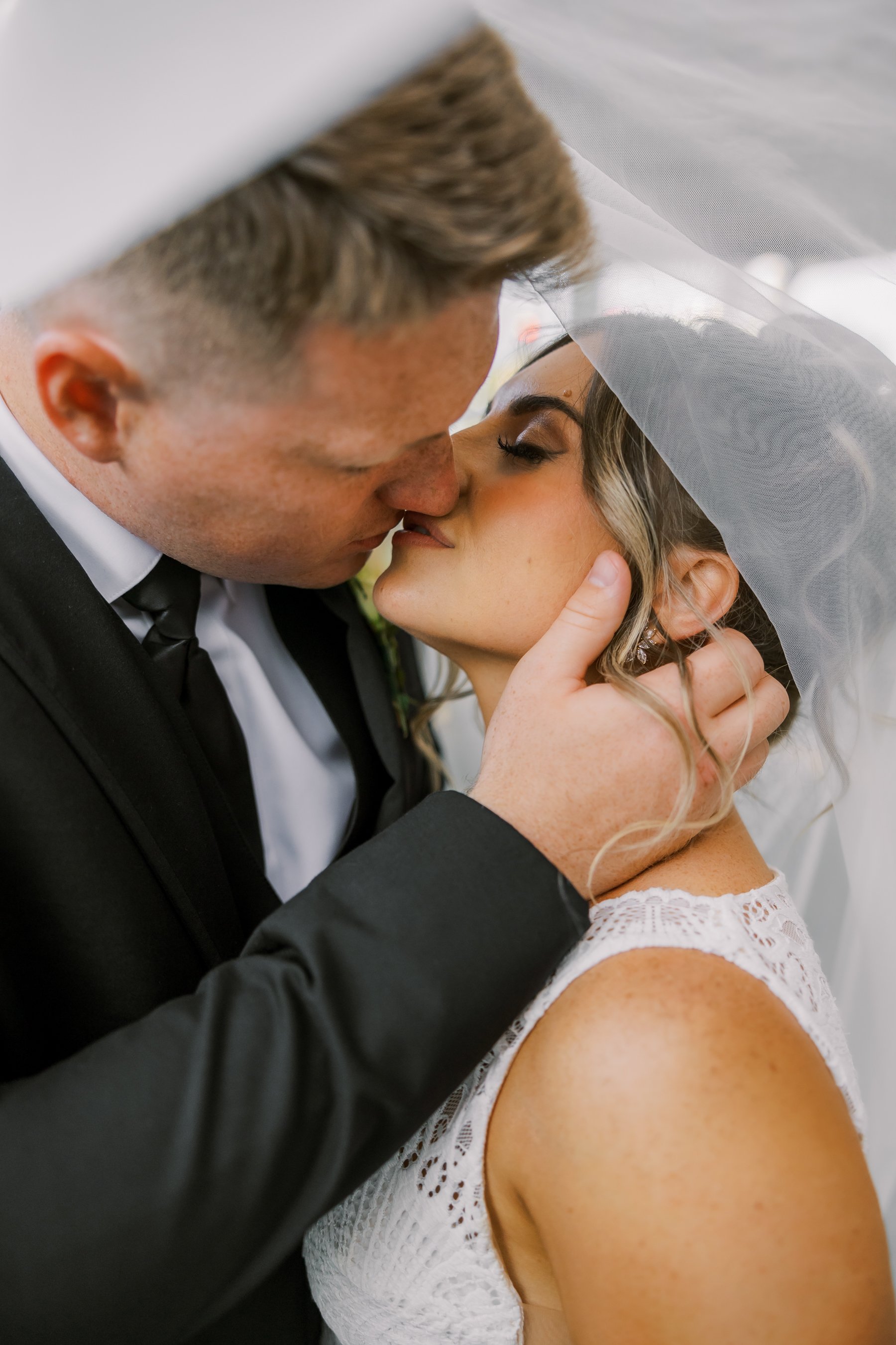 LOUISVILLE WEDDINGN PHOTOGRAPHER