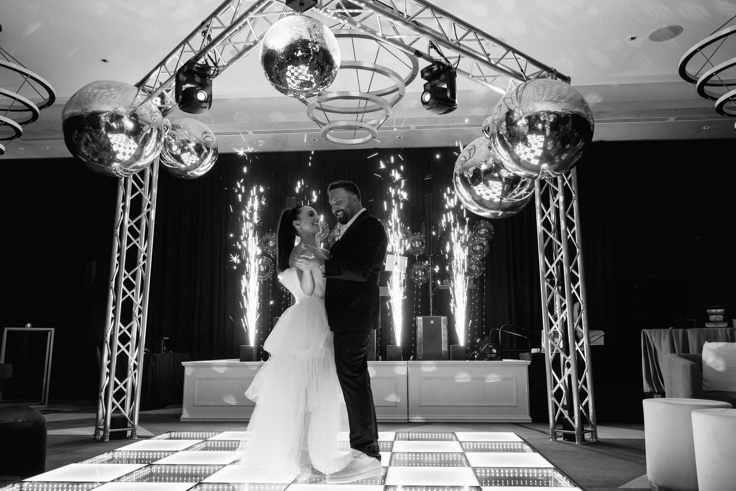 A Louisville Wedding Photographer capturing a Timeless wedding at a Louisville Wedding Venue