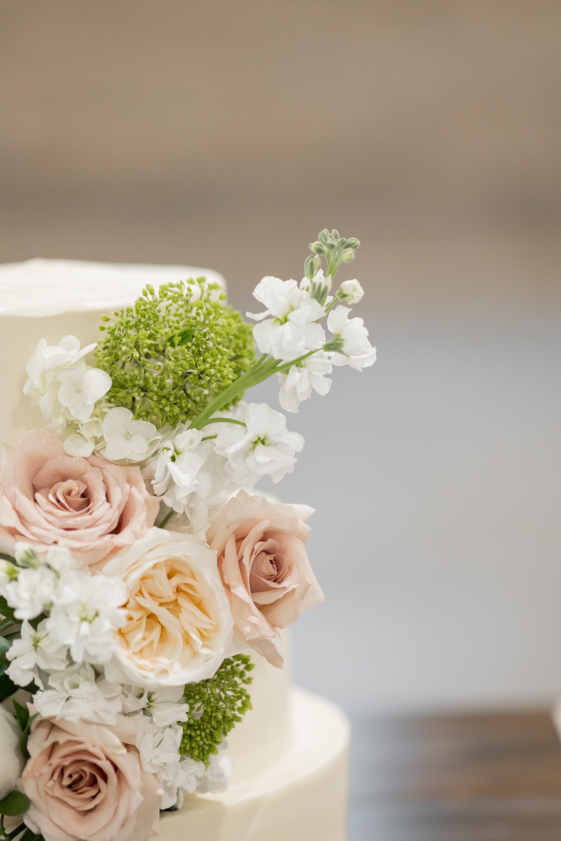 A Louisville Wedding Photographer capturing a Timeless wedding at a Louisville Wedding Venue