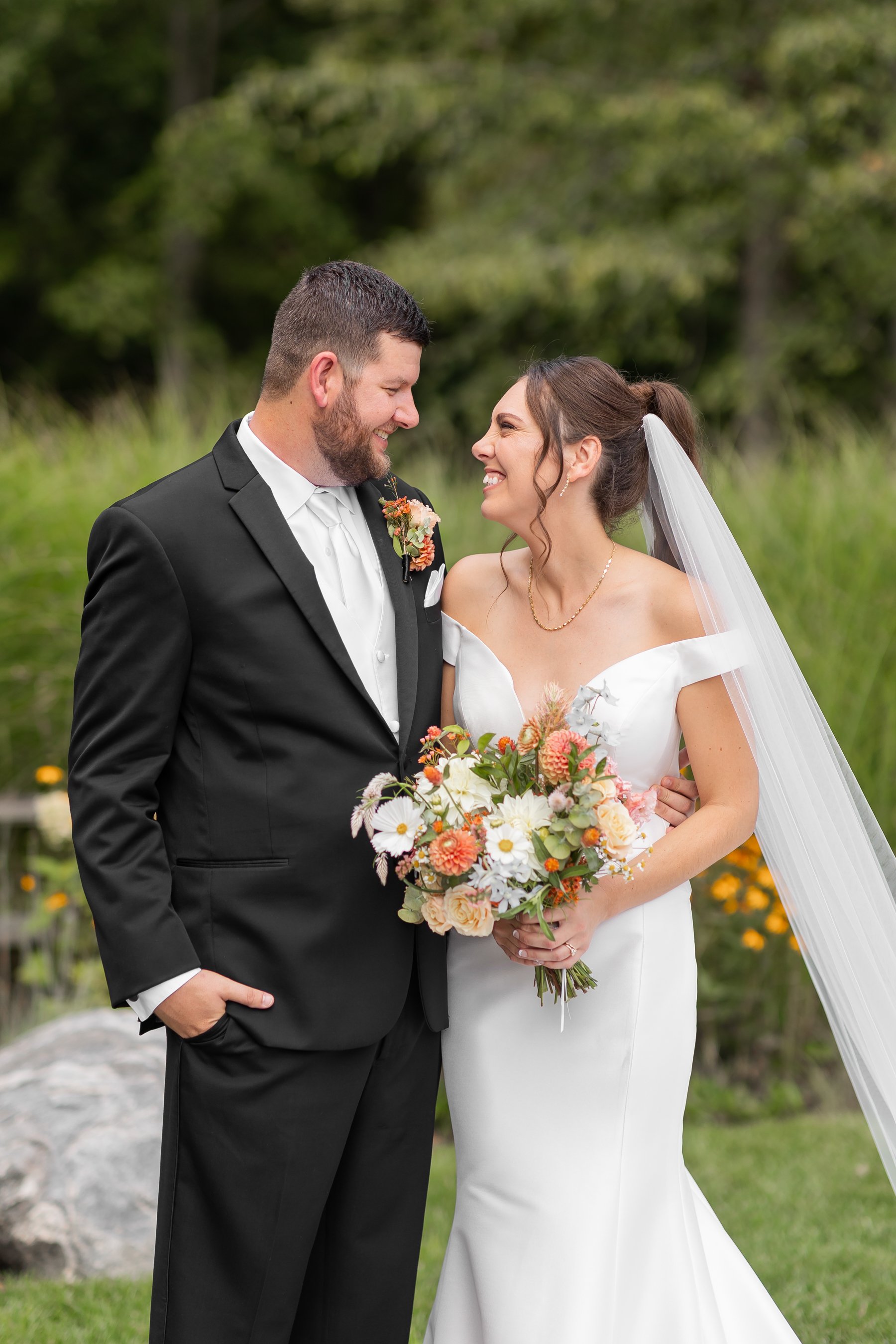 Emily Peters a Louisville wedding photographer photographing a timeless wedding photo of a bride and groom at the Indiana wedding Venue Willow Lake Event Center