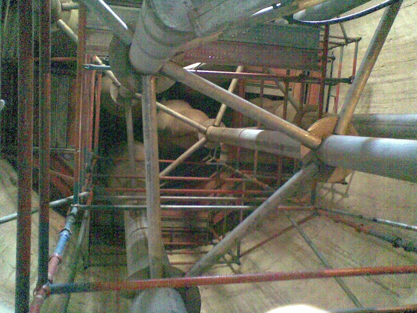 trabajos en ciclon en el domo FCC en la refineria puerto la cruz