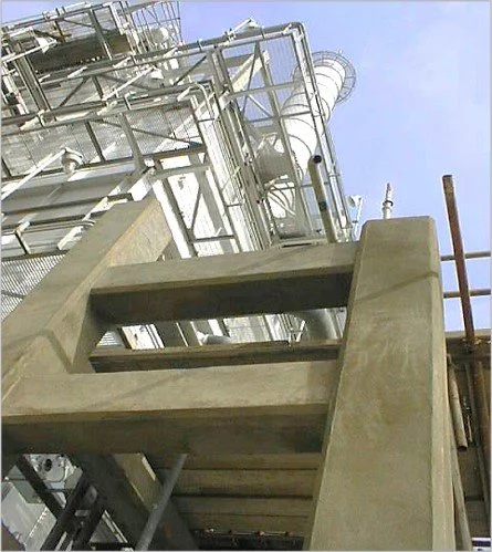 columnas con fireproofing en planta industrial en refineria