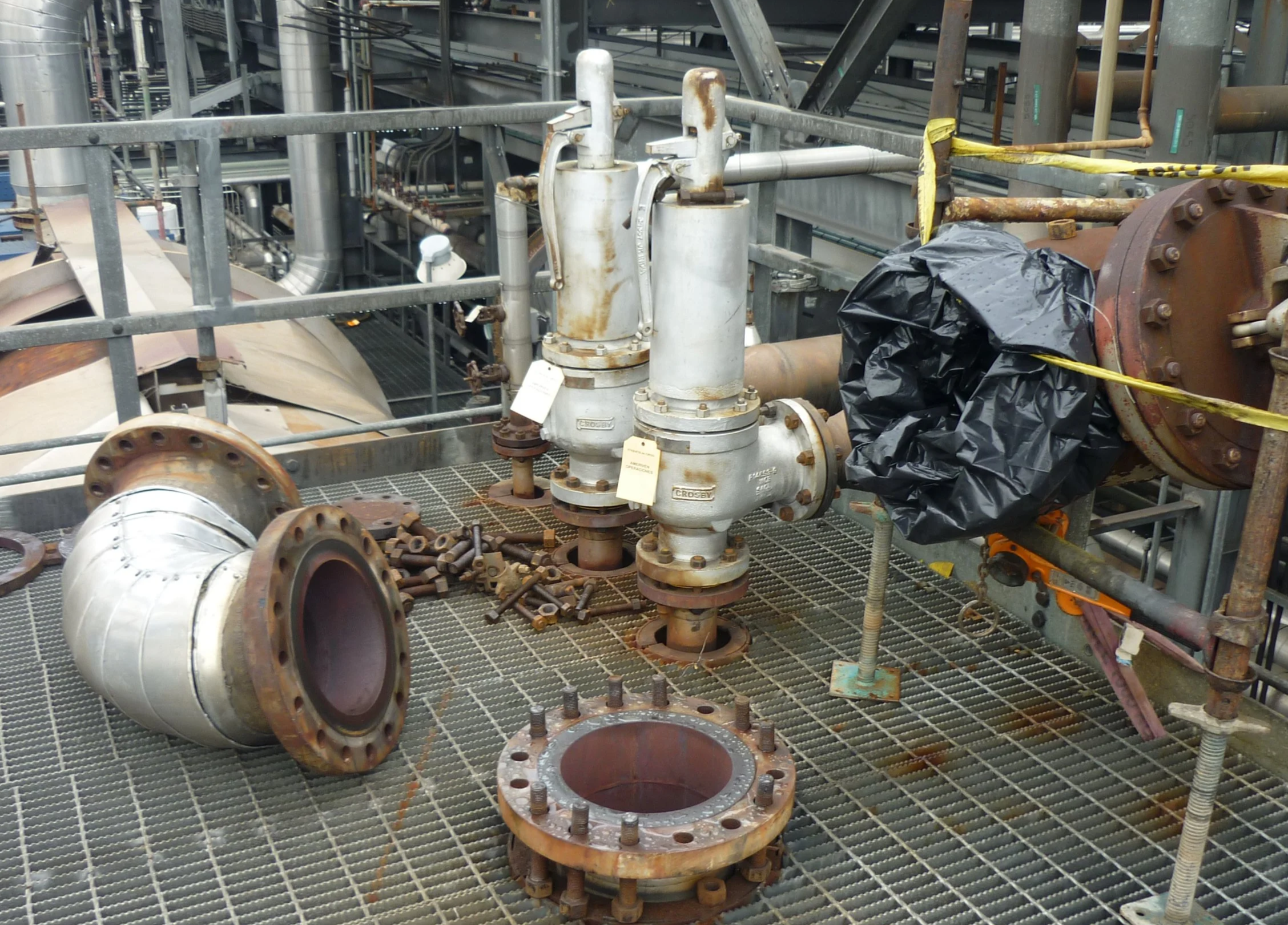 	
trabajos en horno clauss y caldera apernado valvulas bridas