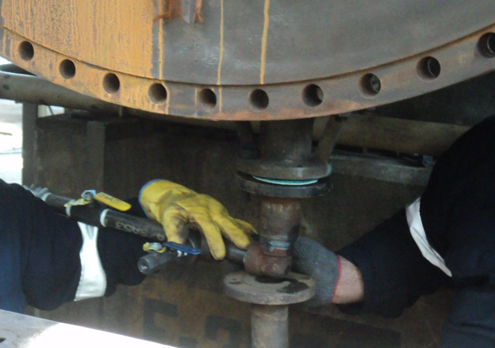 	
trabajos en horno clauss y caldera apernado valvulas bridas