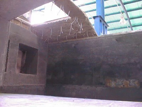 Trabajos  vaciado en un horno de fundición 