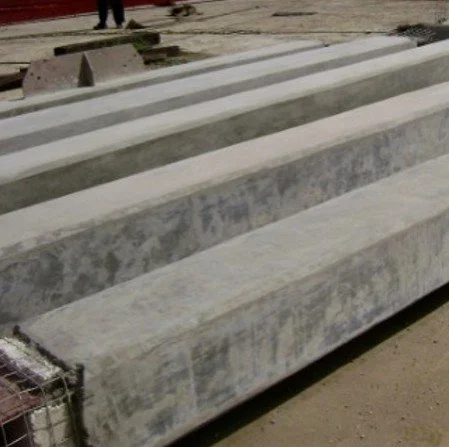 	
Fireproofing. Proteccion contra fuego Columna Valla de metal en una estructura de soporte, con una malla metálica en la parte superior