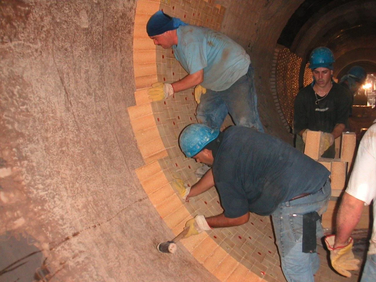 instalacion Ladrillos refractario horno rotatorio